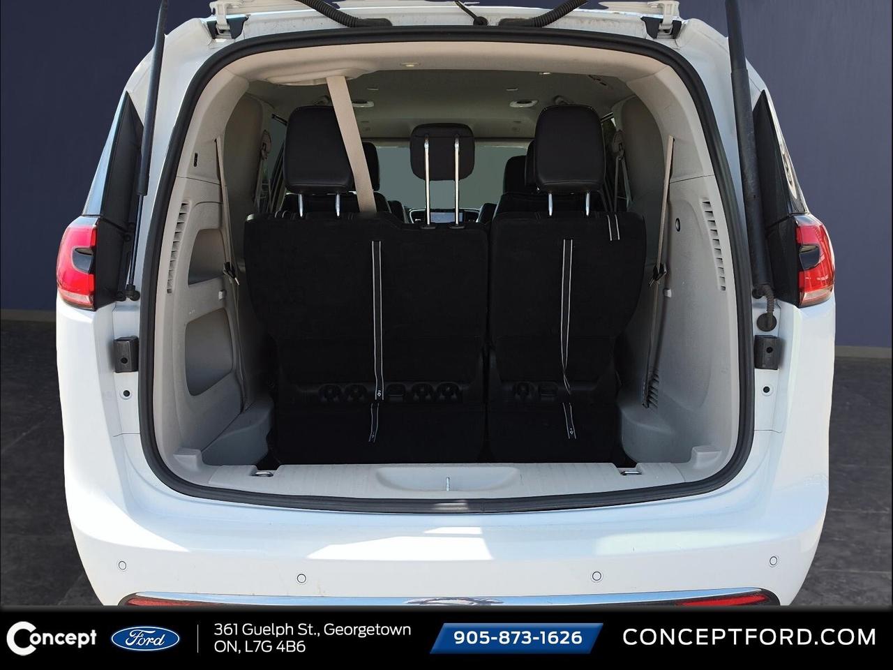 2023 Chrysler Pacifica Loaded   Leather   Power Doors Photo