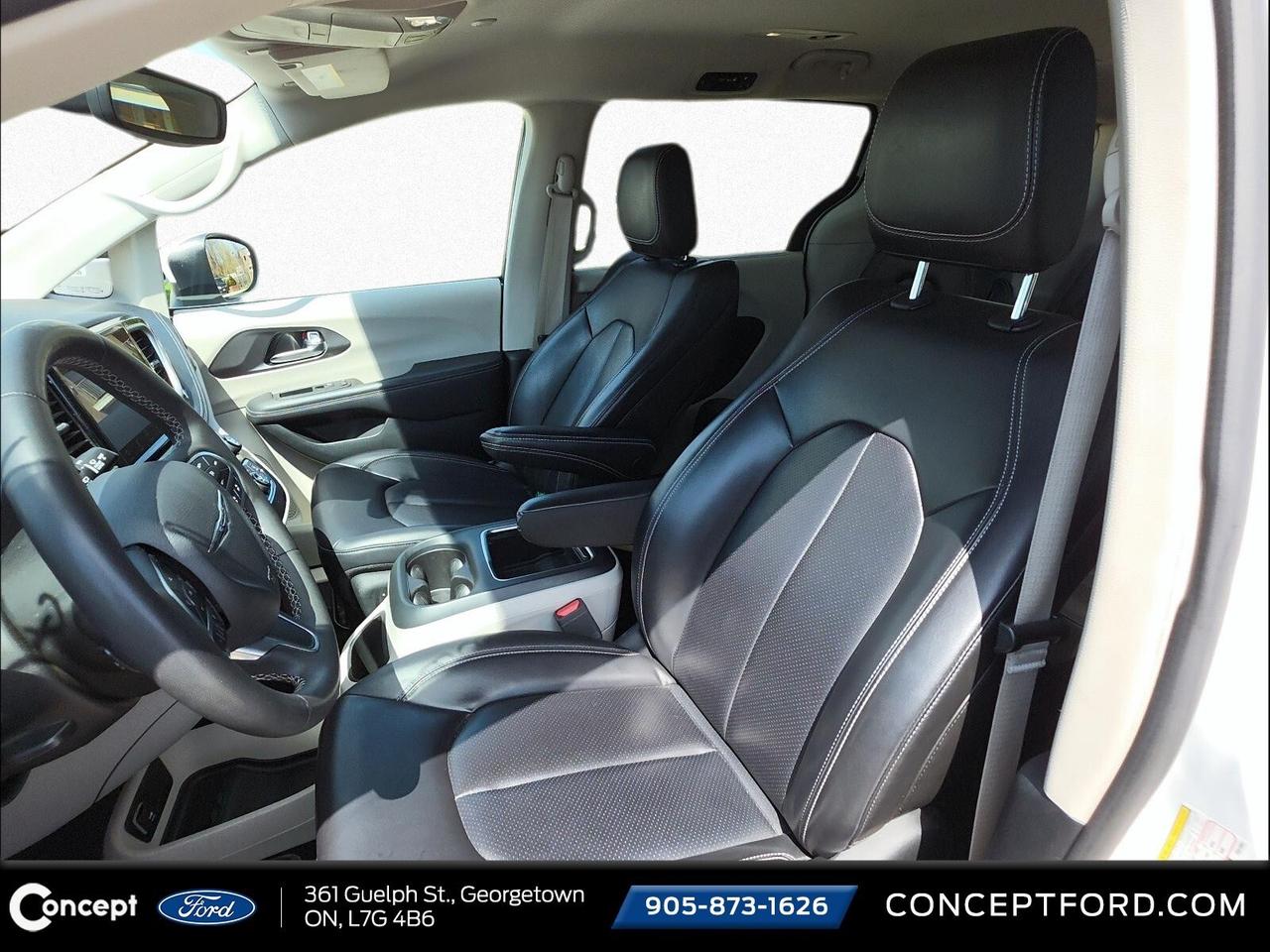 2023 Chrysler Pacifica Loaded   Leather   Power Doors Photo