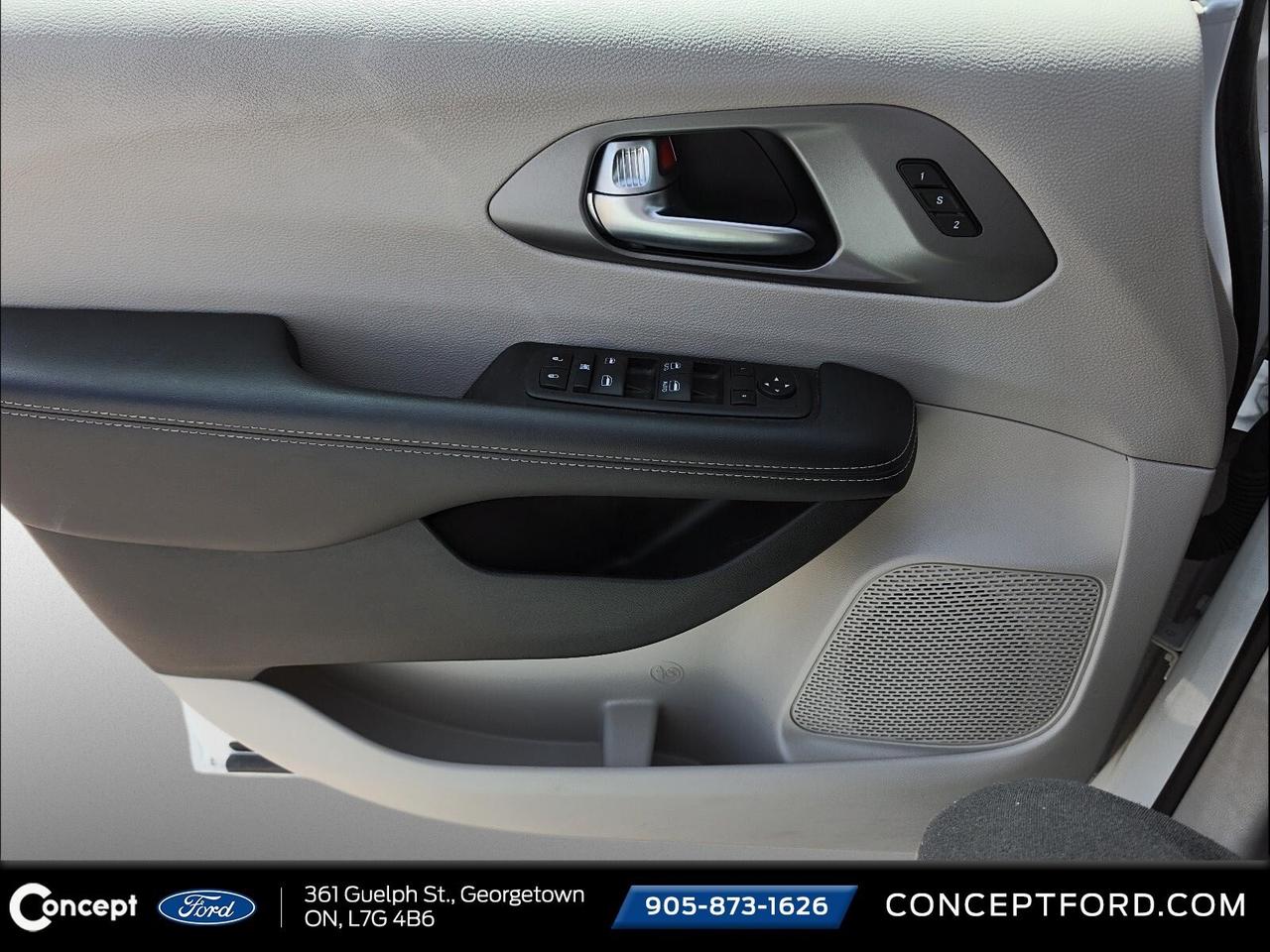 2023 Chrysler Pacifica Loaded   Leather   Power Doors Photo