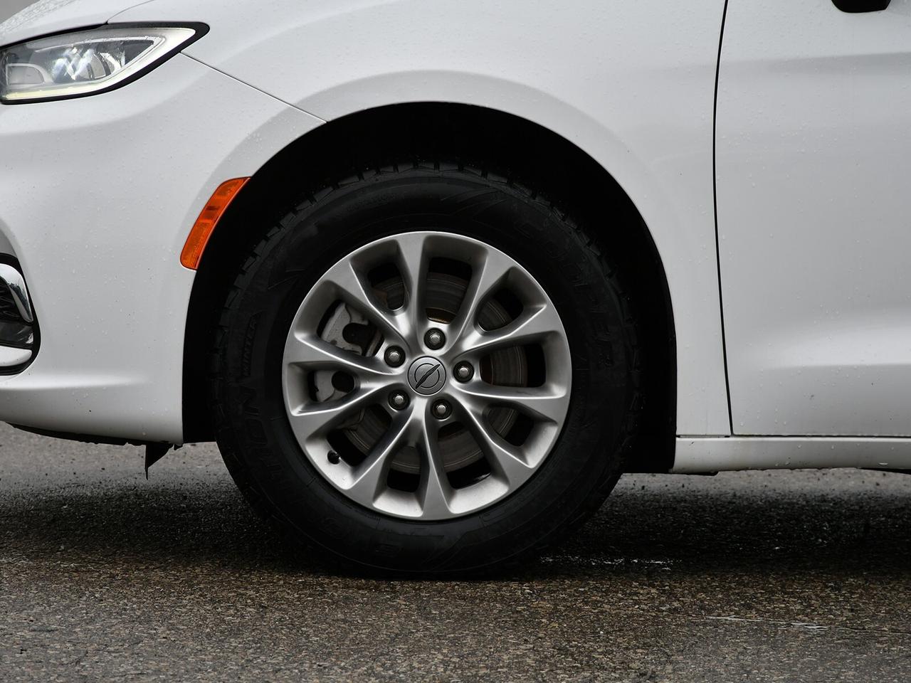 2023 Chrysler Pacifica Touring-L Photo