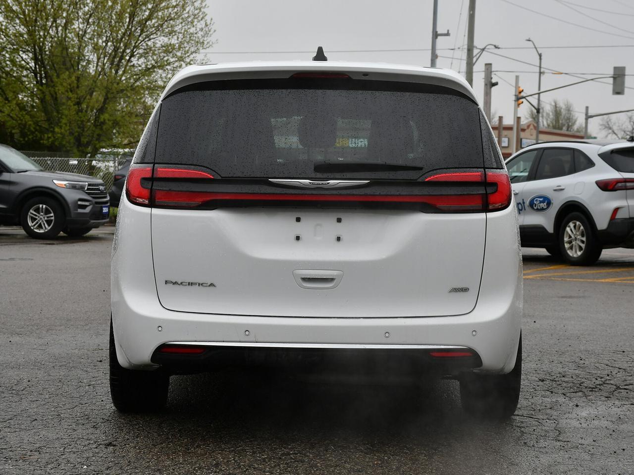 2023 Chrysler Pacifica Touring-L Photo