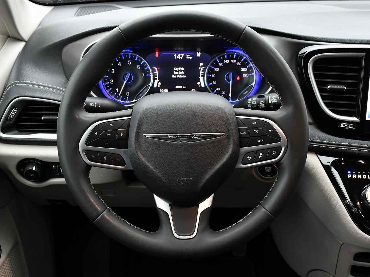 2023 Chrysler Pacifica Touring-L Photo