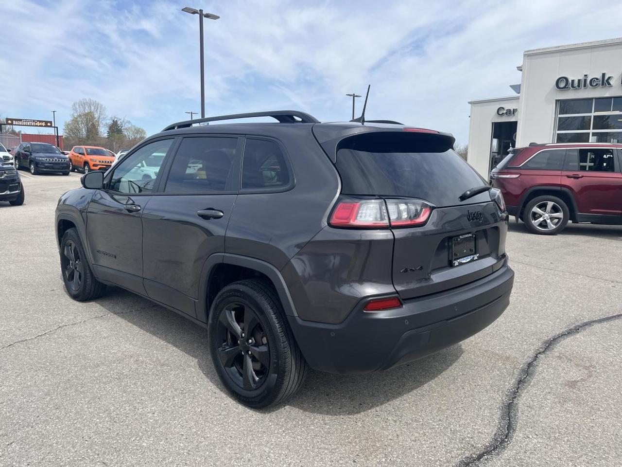 2023 Jeep Cherokee Altitude 4x4 Photo3