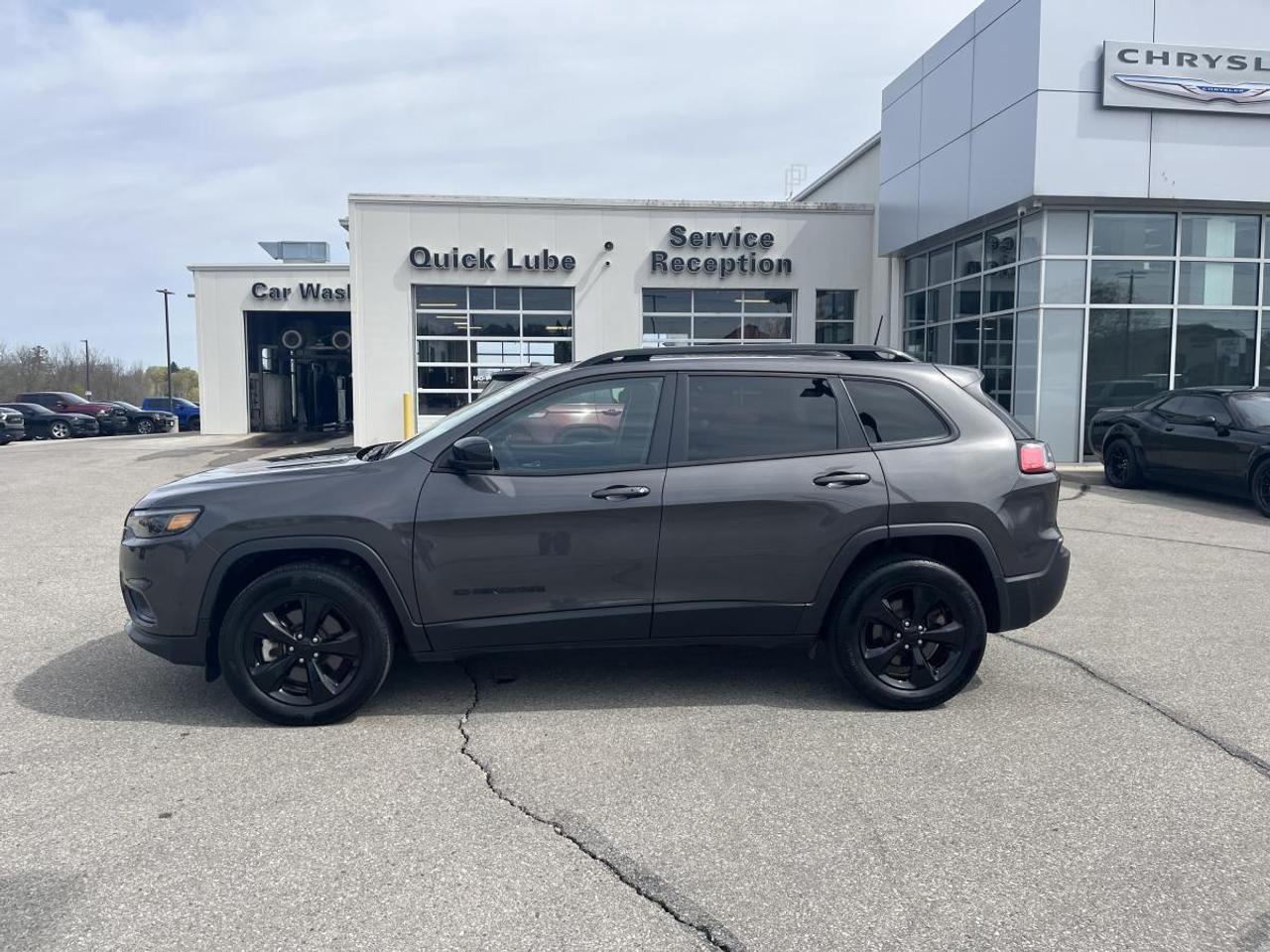 2023 Jeep Cherokee Altitude 4x4 Photo2