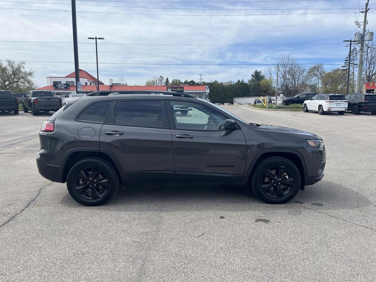 2023 Jeep Cherokee Altitude 4x4 Photo