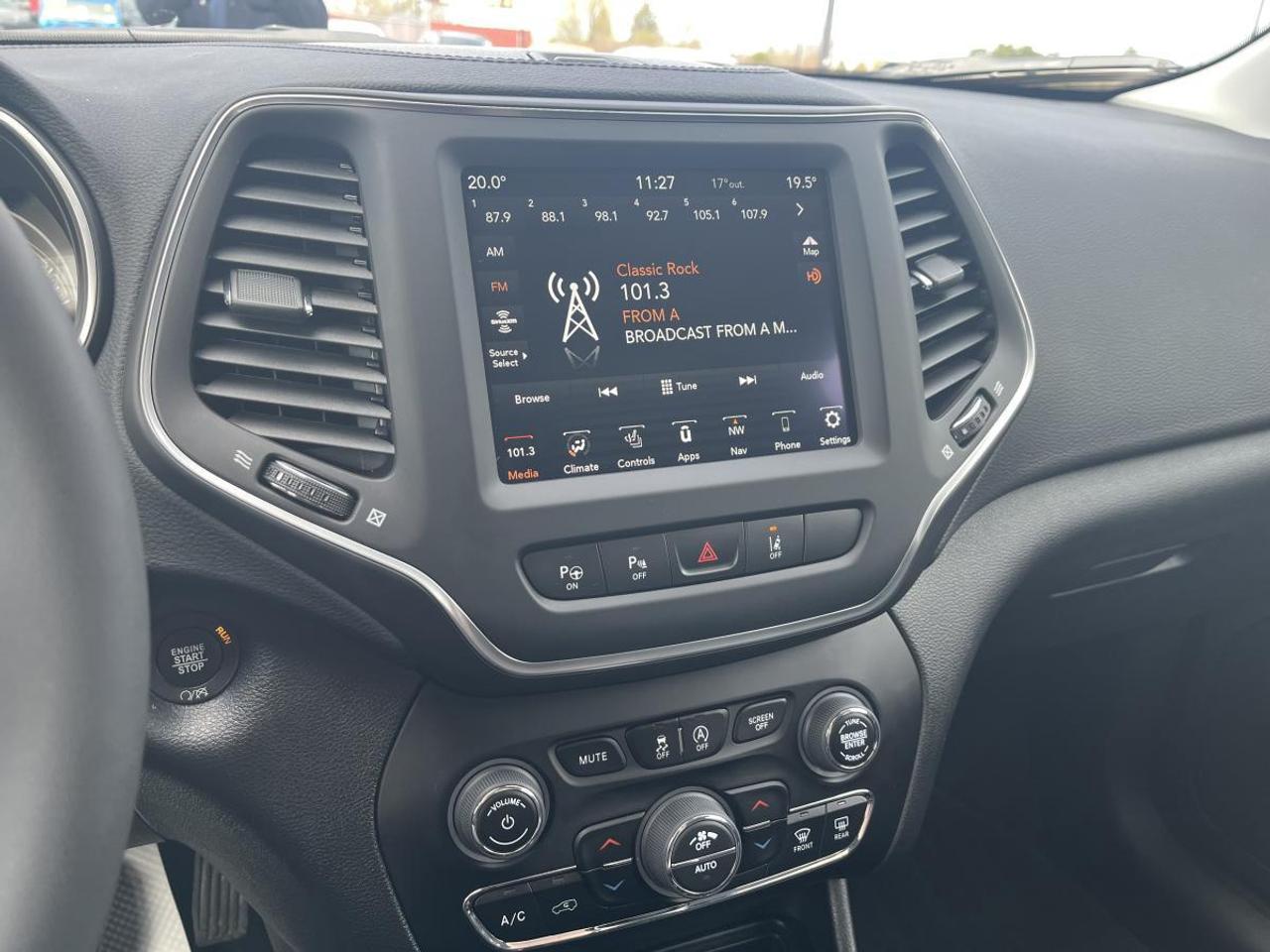 2023 Jeep Cherokee Altitude 4x4 Photo