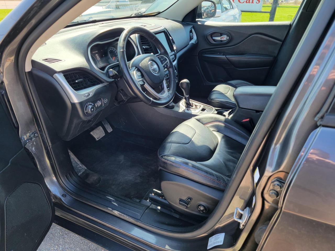 2015 Jeep Cherokee 4WD Trailhawk Photo4