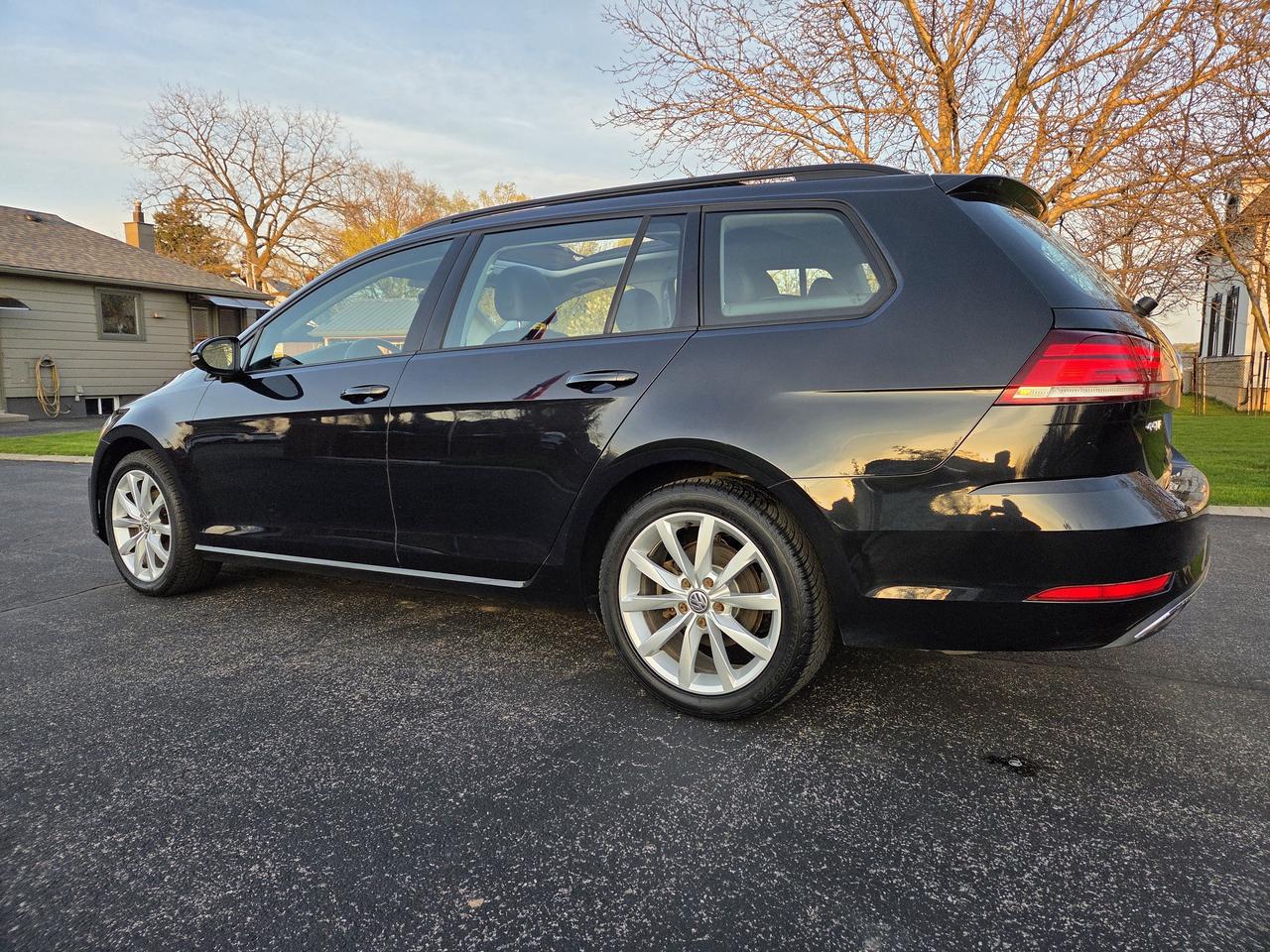 2018 Volkswagen Golf SportWagen Rare Find, Comfortline Manual, Sunroof, Loaded! Photo