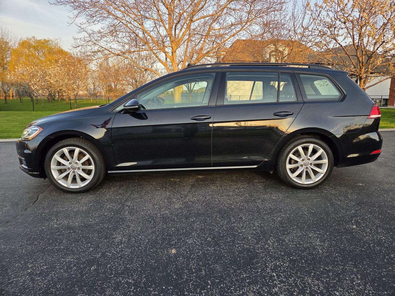 2018 Volkswagen Golf SportWagen Rare Find, Comfortline Manual, Sunroof, Loaded! Photo