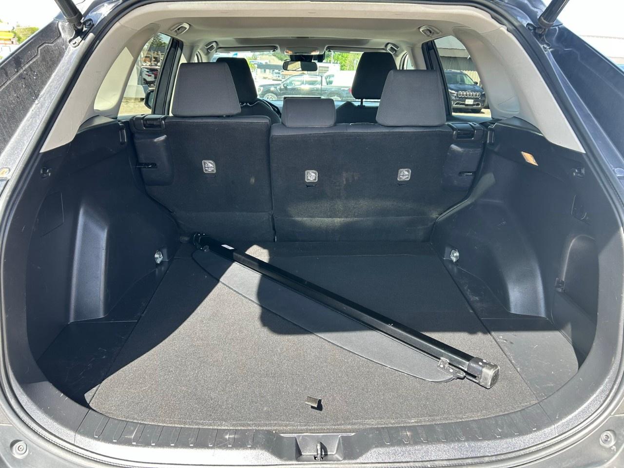 2021 Toyota RAV4 XLE AWD Photo4
