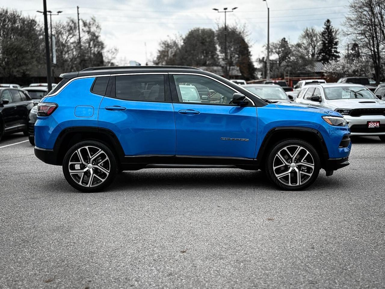 2024 Jeep Compass Limited   ELITE EXTERIOR GROUP   PANO ROOF   ALPIN Photo