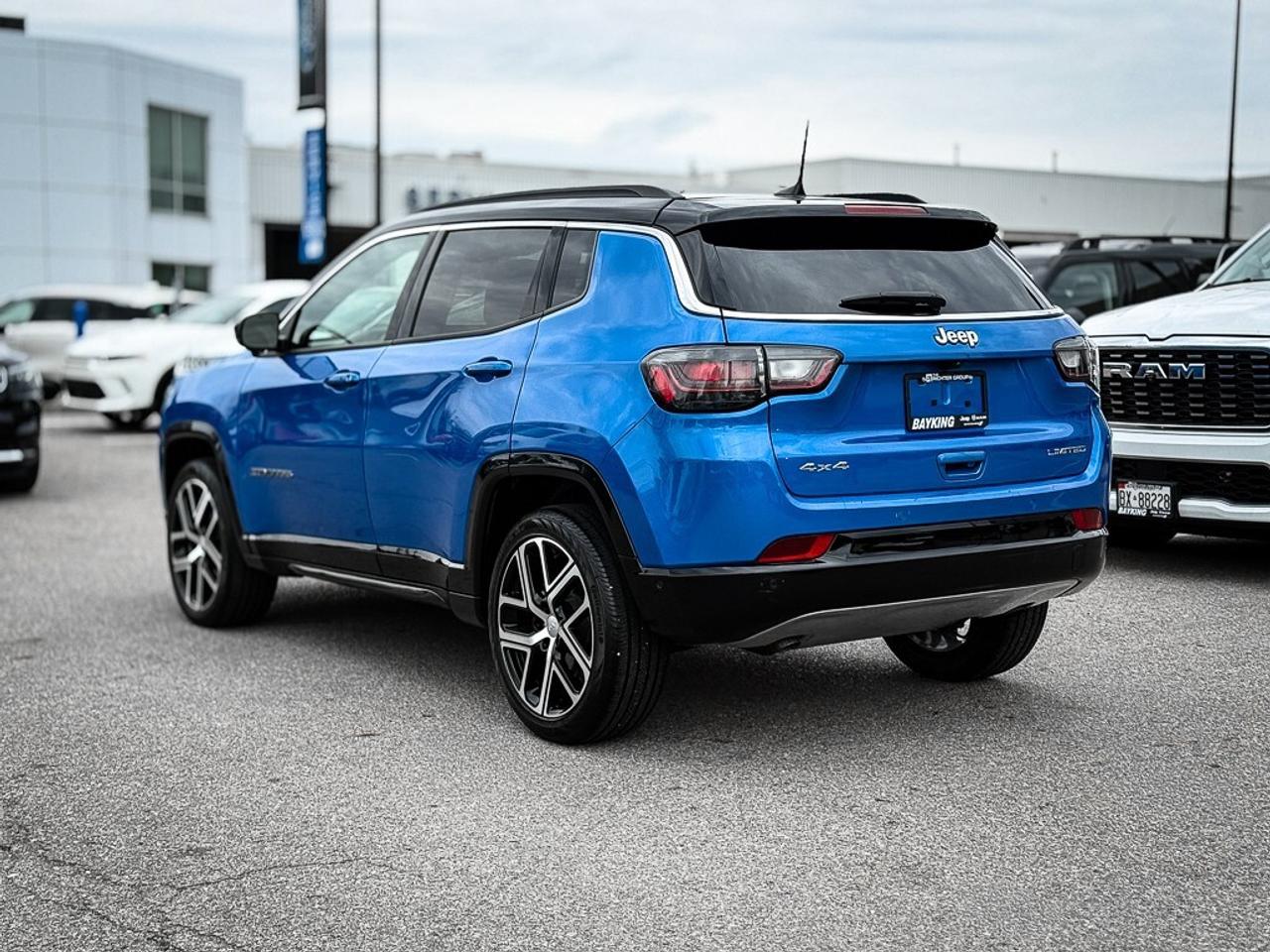 2024 Jeep Compass Limited   ELITE EXTERIOR GROUP   PANO ROOF   ALPIN Photo