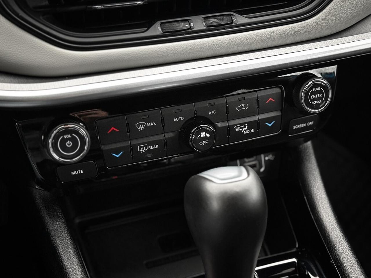 2024 Jeep Compass Limited   ELITE EXTERIOR GROUP   PANO ROOF   ALPIN Photo