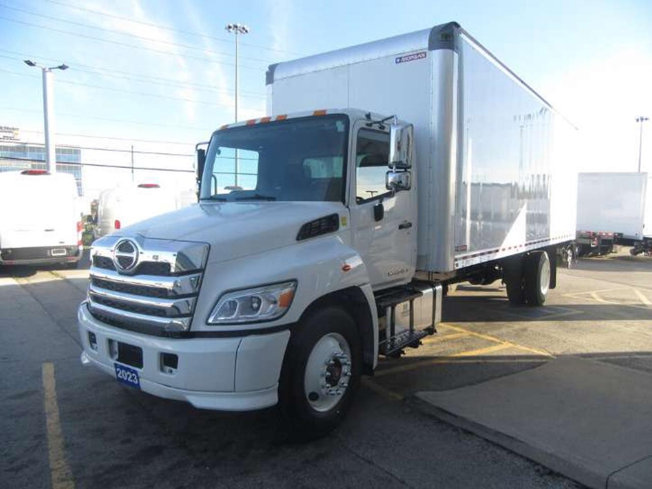 2023 Hino L7 WITH 26FT BOX LARGE ALUMINUM POWER LIFTGATE Photo