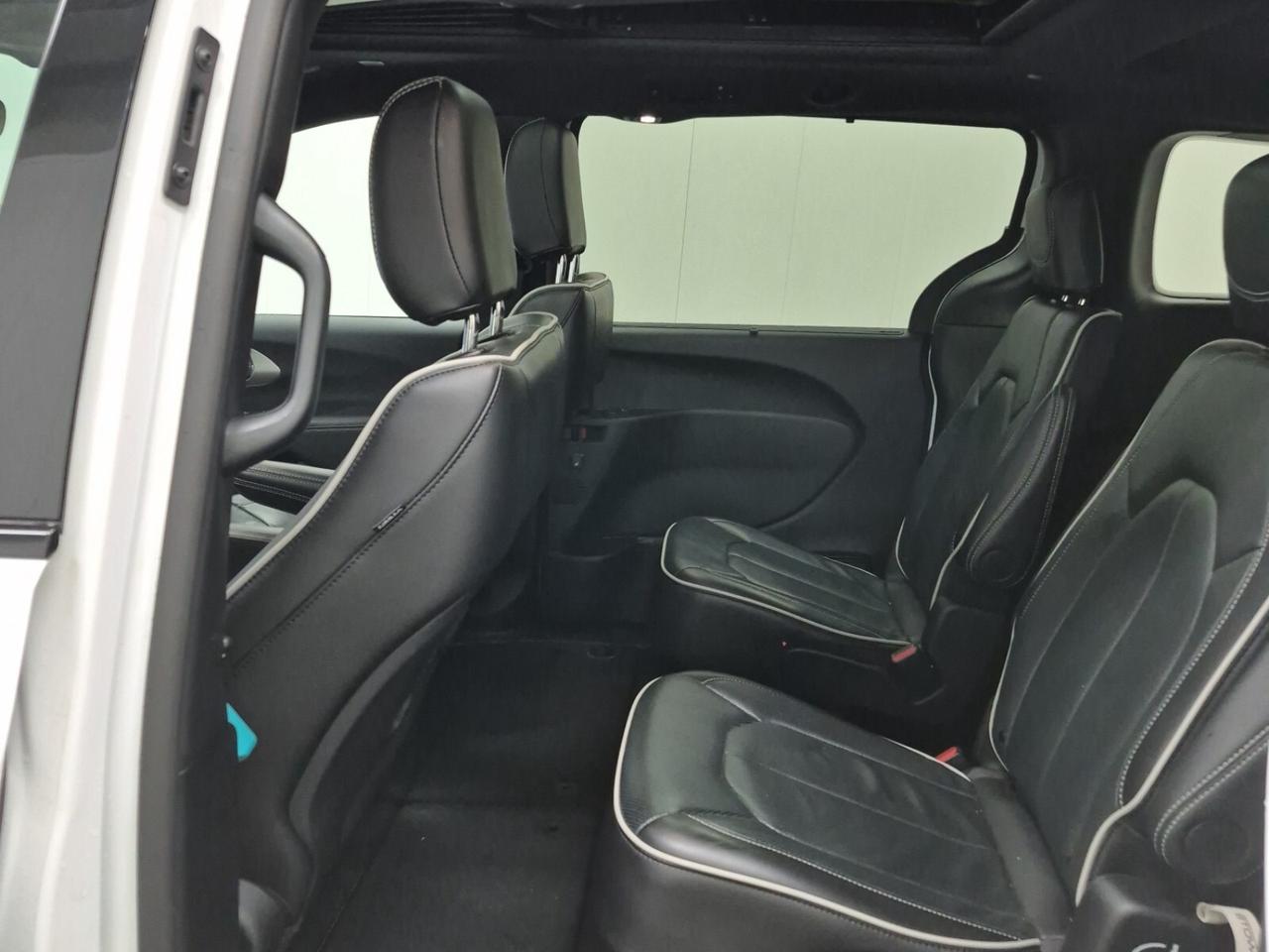 2024 Chrysler Pacifica Limited   S APPEARANCE PKG   REMOTE START   PANO R Photo3