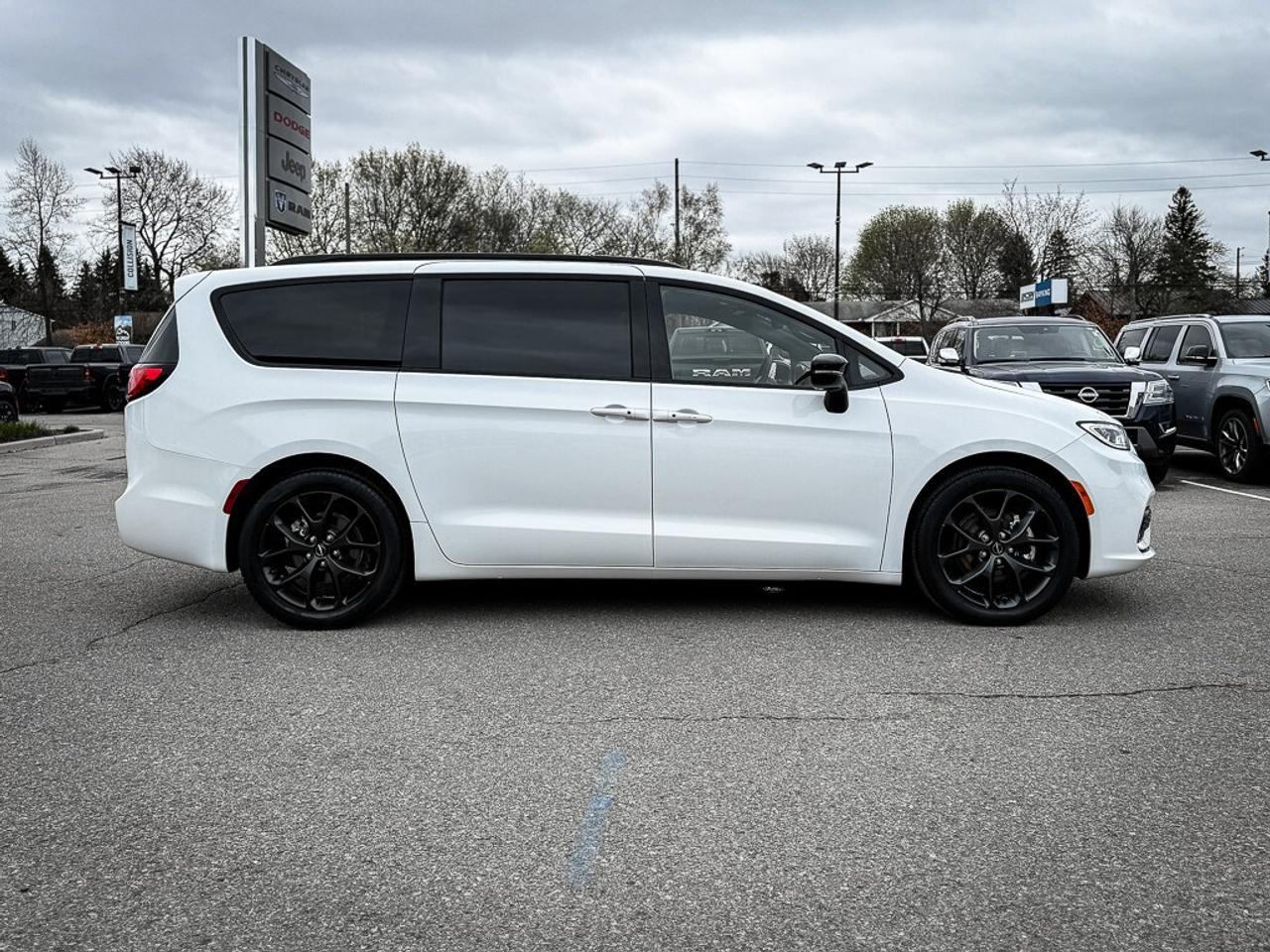 2024 Chrysler Pacifica Limited   S APPEARANCE PKG   REMOTE START   PANO R Photo