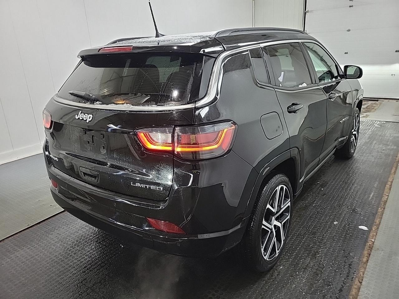 2024 Jeep Compass Limited   ELITE EXTERIOR GROUP   LANE KEEP   BLIND Photo