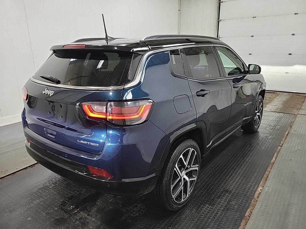 2024 Jeep Compass Limited   ELITE EXTERIOR GROUP   PANO ROOF   ALPIN Photo