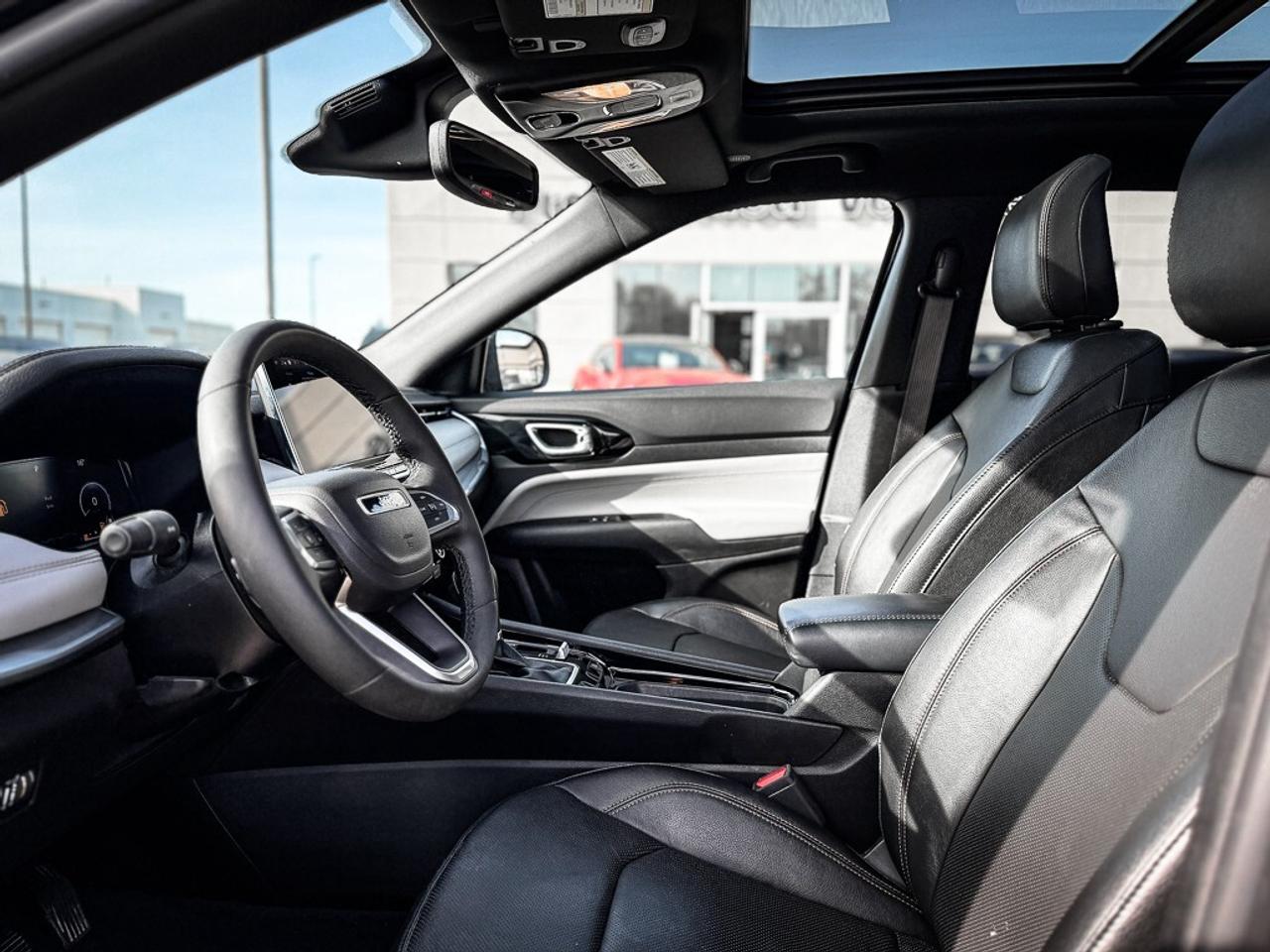 2024 Jeep Compass Limited   ELITE EXTERIOR GROUP   PANO ROOF   ALPIN Photo