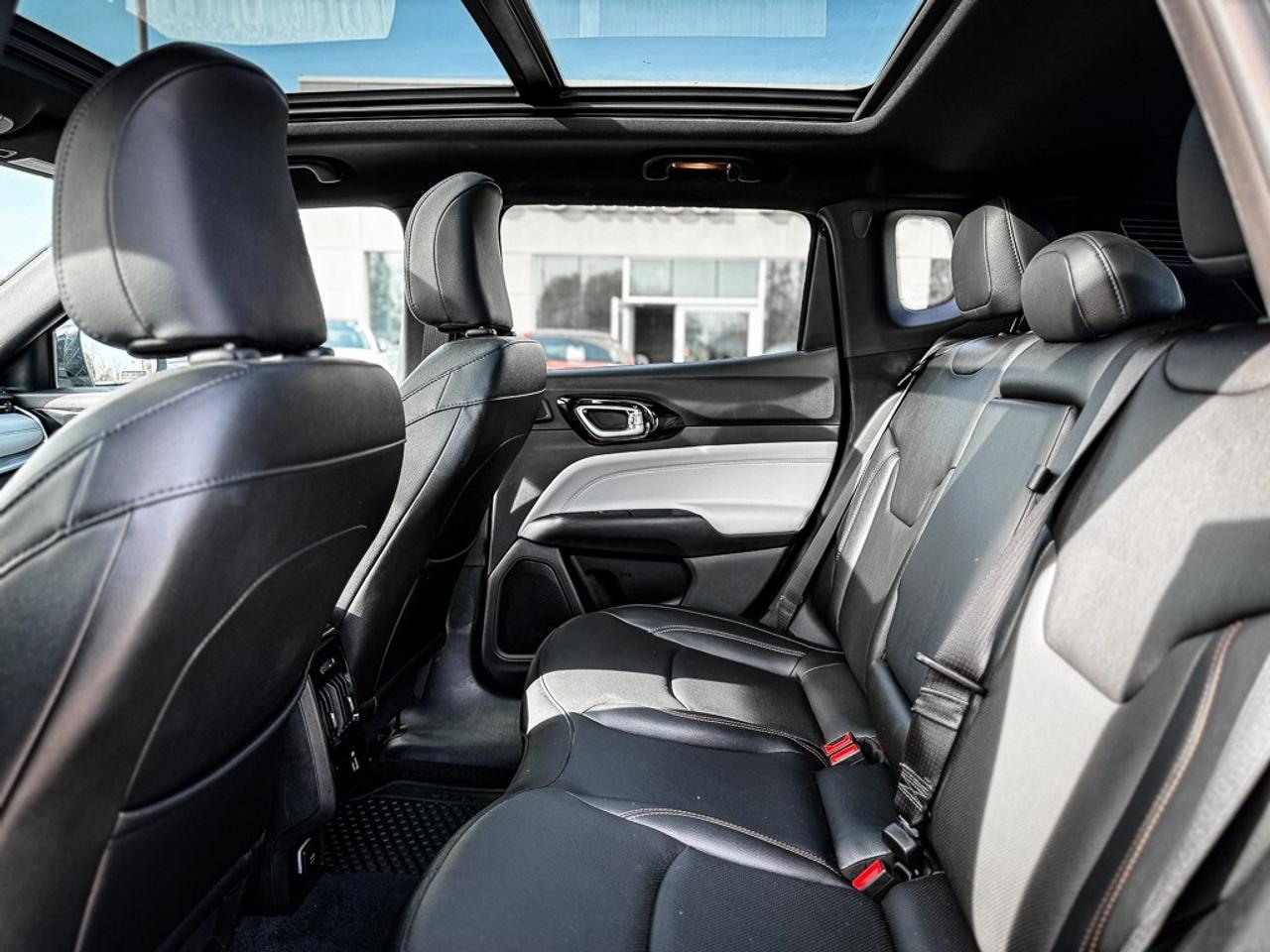 2024 Jeep Compass Limited   ELITE EXTERIOR GROUP   PANO ROOF   ALPIN Photo