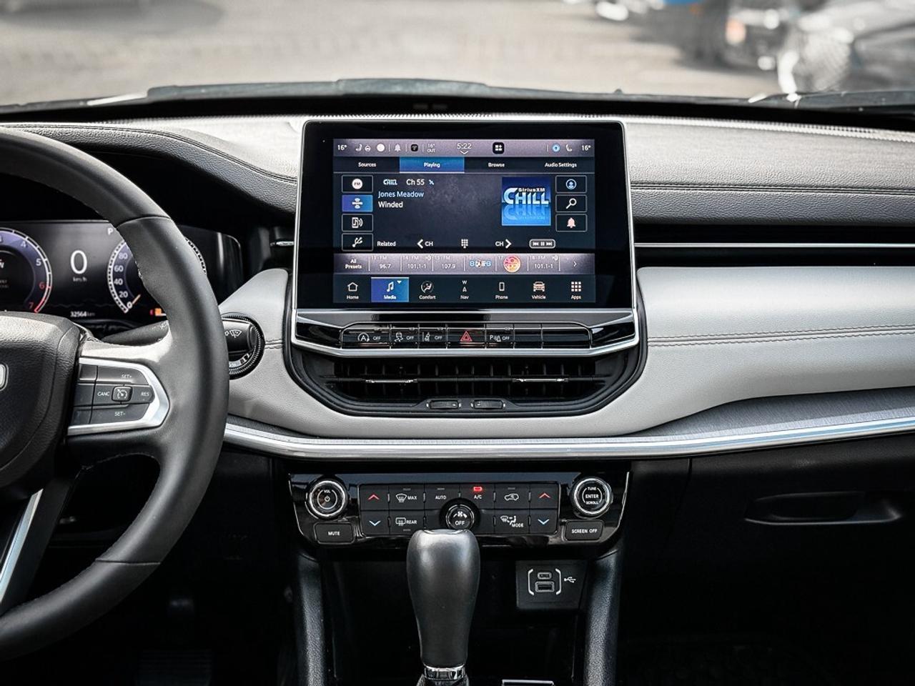 2024 Jeep Compass Limited   ELITE EXTERIOR GROUP   PANO ROOF   ALPIN Photo