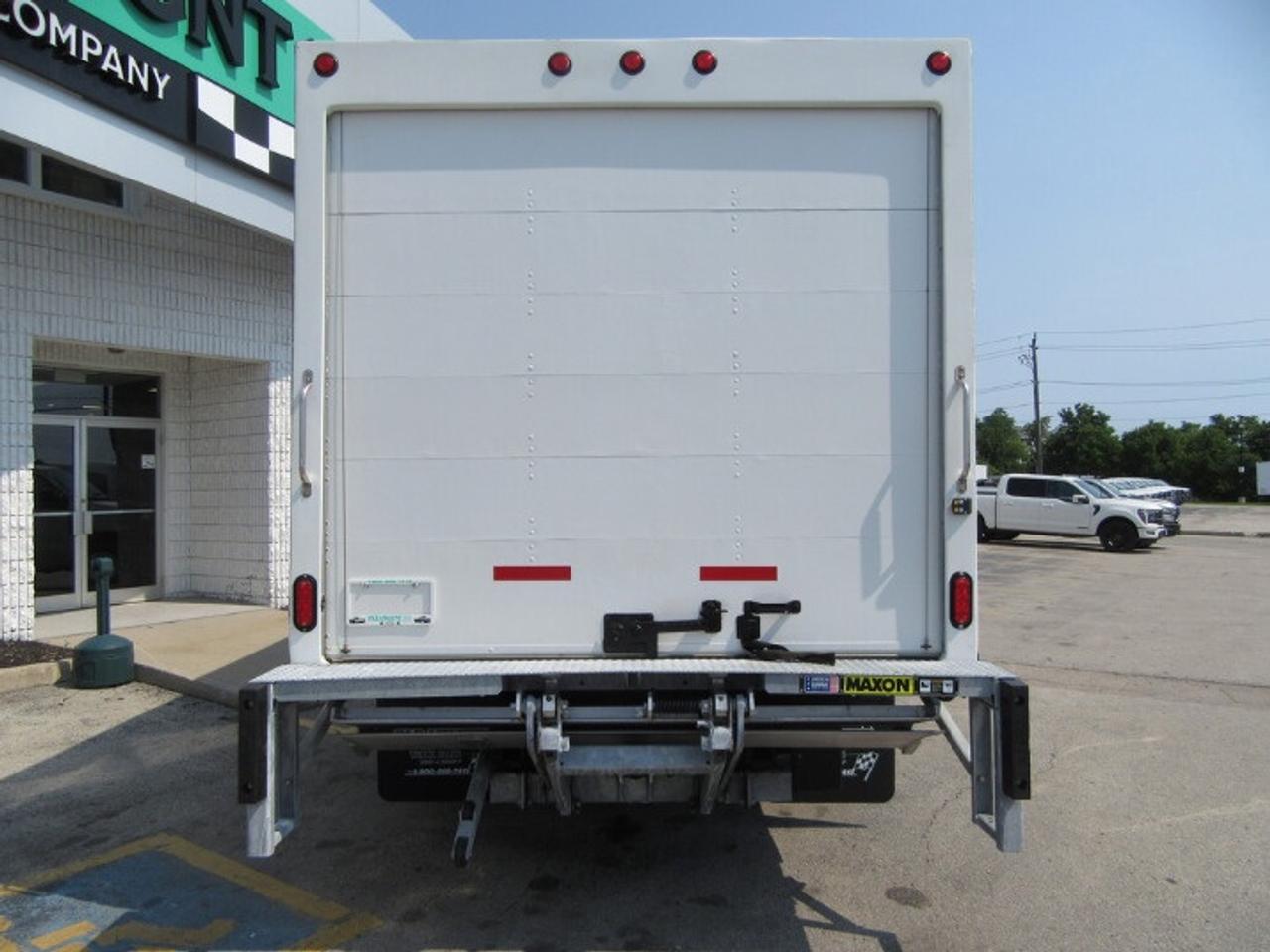 2023 Ford Super Duty E-450 DRW CUBE VAN 16FT HIGH BOX & NEW POWER LIFTGATE Photo3