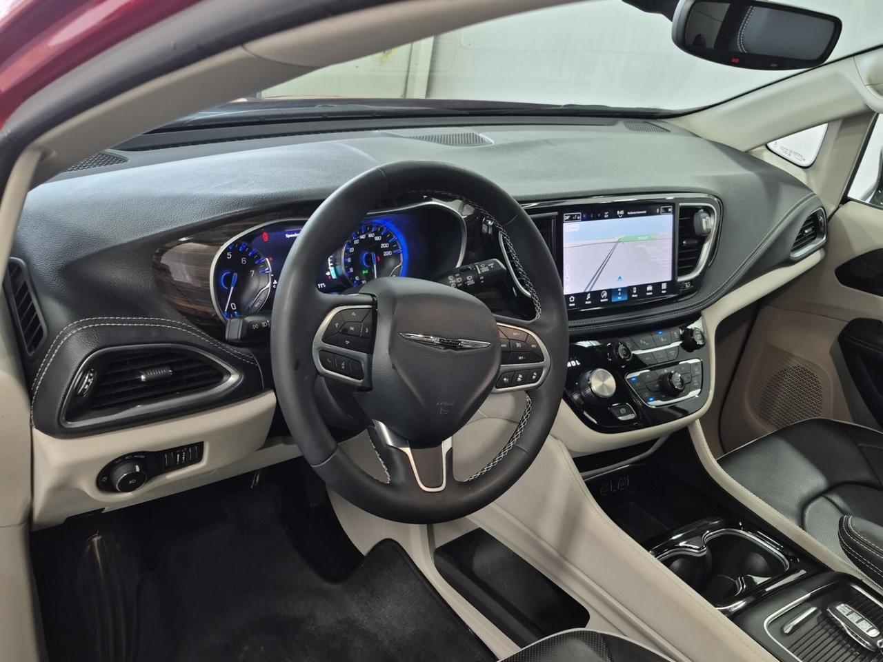 2024 Chrysler Pacifica Limited   TOW GROUP   ADAPTIVE CRUISE   BLINDSPOT Photo