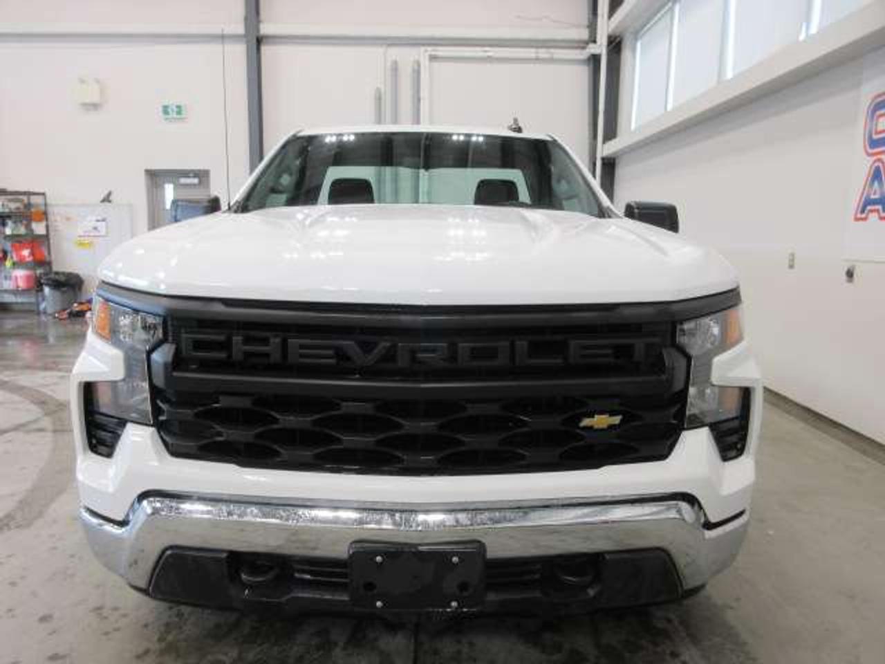 2024 Chevrolet 1500 2WD, 5.3L V8, REG CAB LONG BOX, A/C, APPLE/ANDROID Photo2