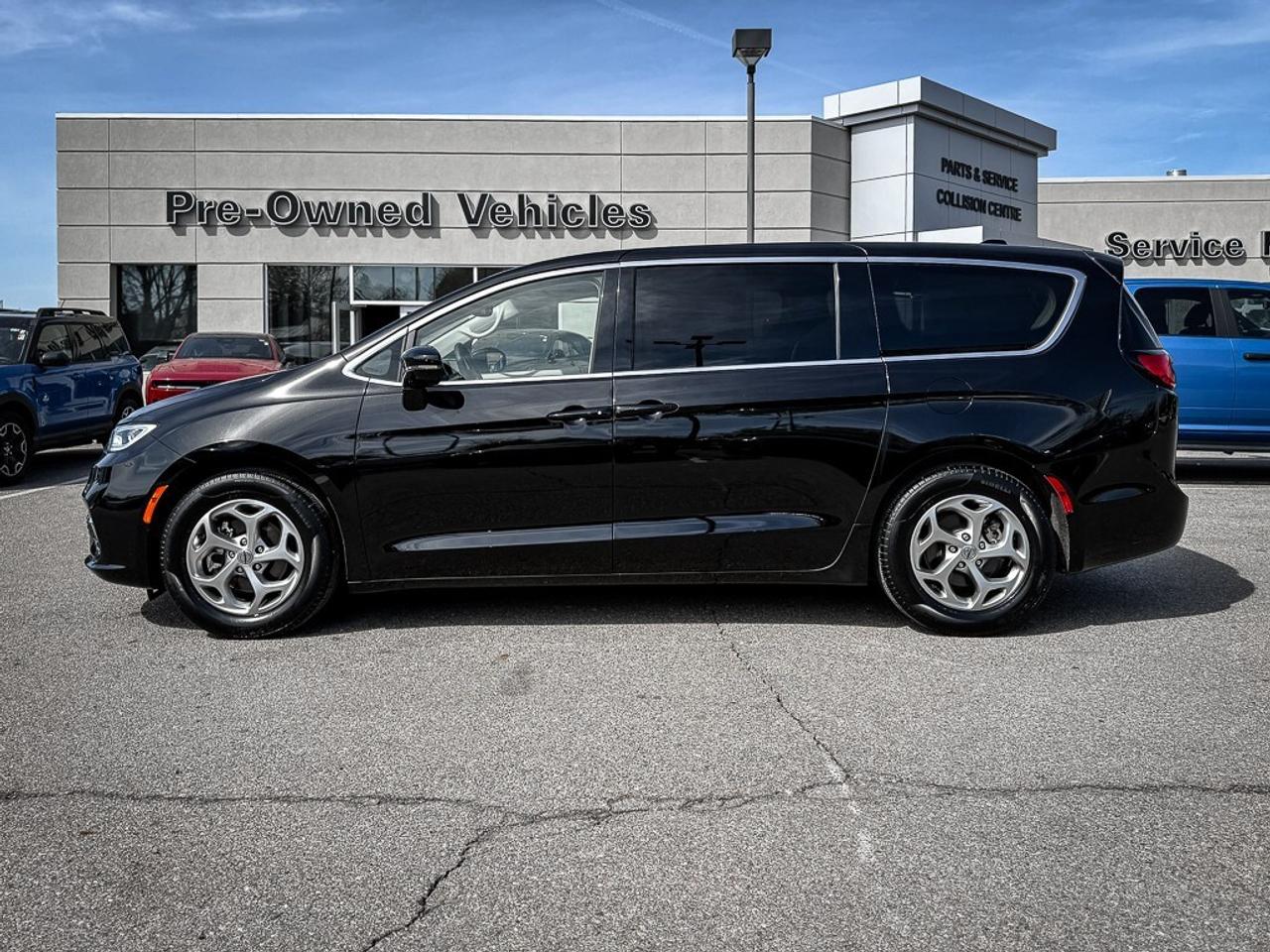 2024 Chrysler Pacifica Limited   PANO ROOF   HEATED/VENTED LEATHER   REMO Photo