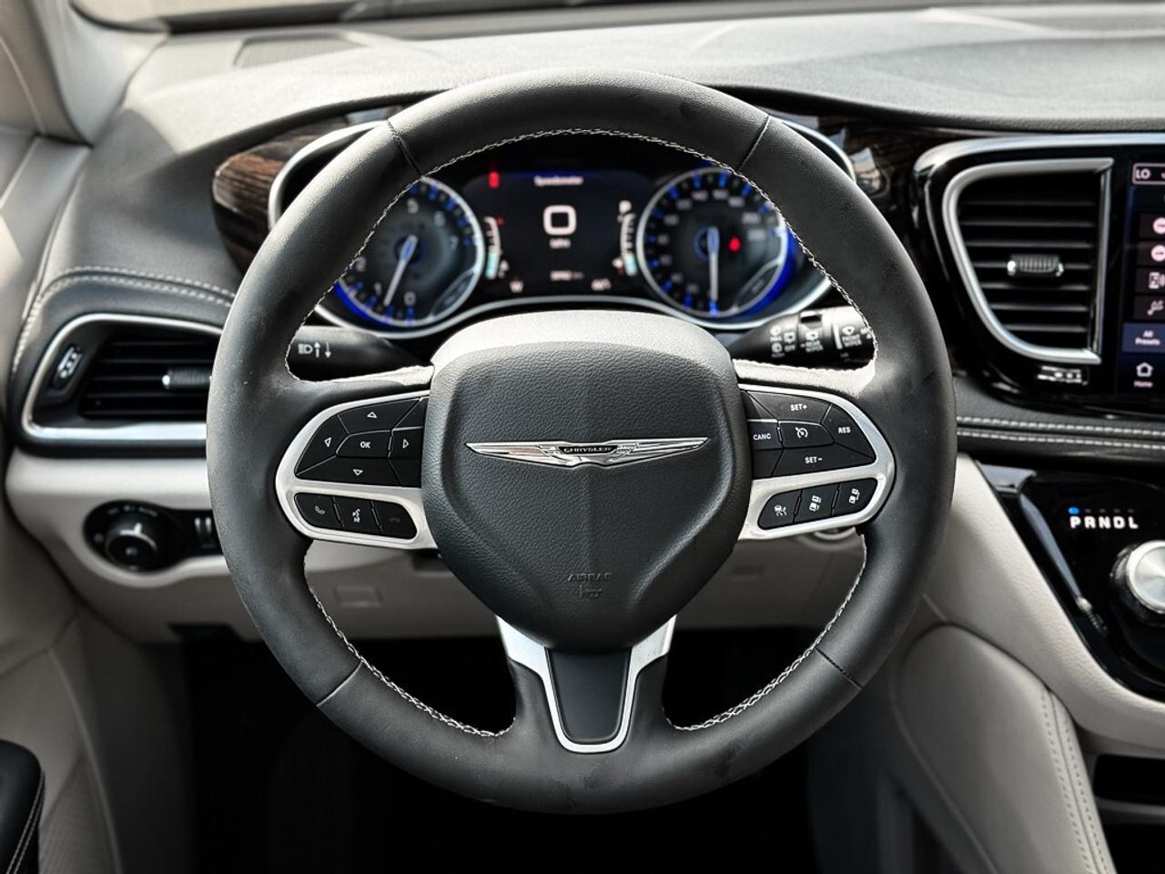 2024 Chrysler Pacifica Limited   PANO ROOF   HEATED/VENTED LEATHER   REMO Photo