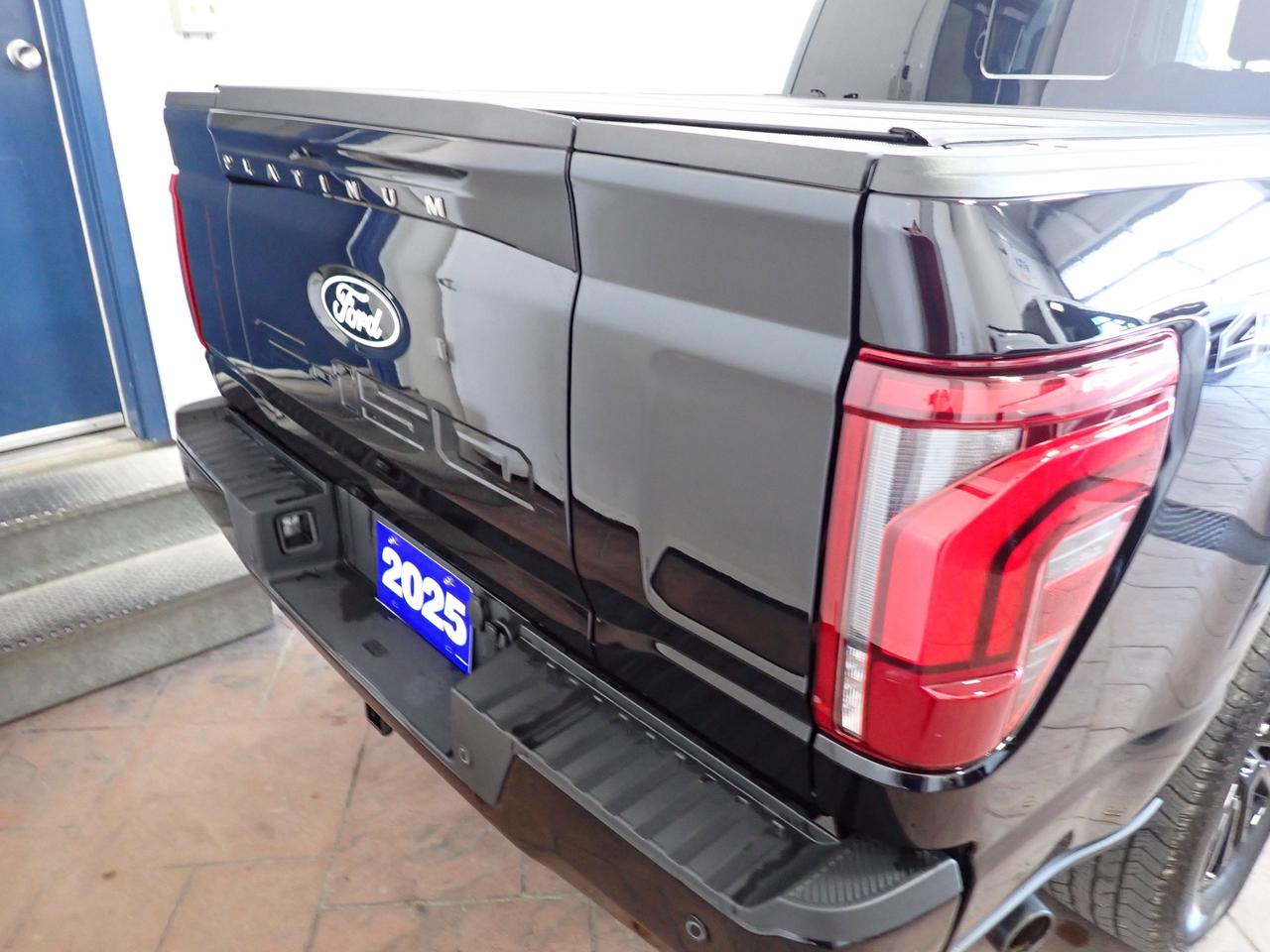 2025 Ford F-150 Platinum 4WD CREW CAB LEATHER NAVI SUNROOF *HYBRID* Photo2