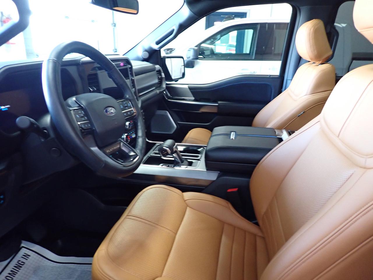 2025 Ford F-150 Platinum 4WD CREW CAB LEATHER NAVI SUNROOF *HYBRID* Photo