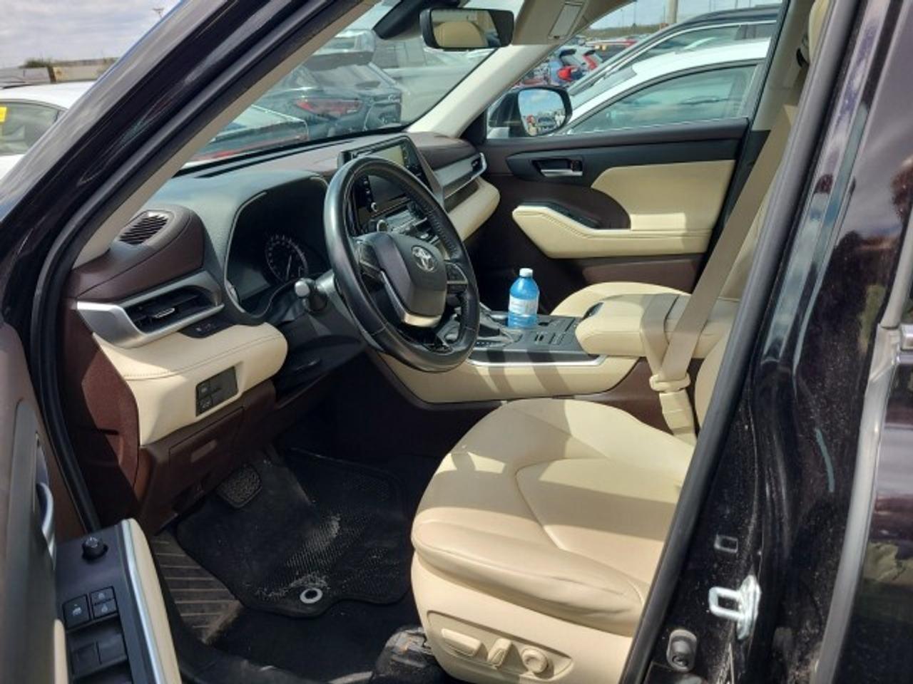 2021 Toyota Highlander XLE   8-PASS   SUNROOF   B.CAM   ONSTAR   NOACCIDE Photo