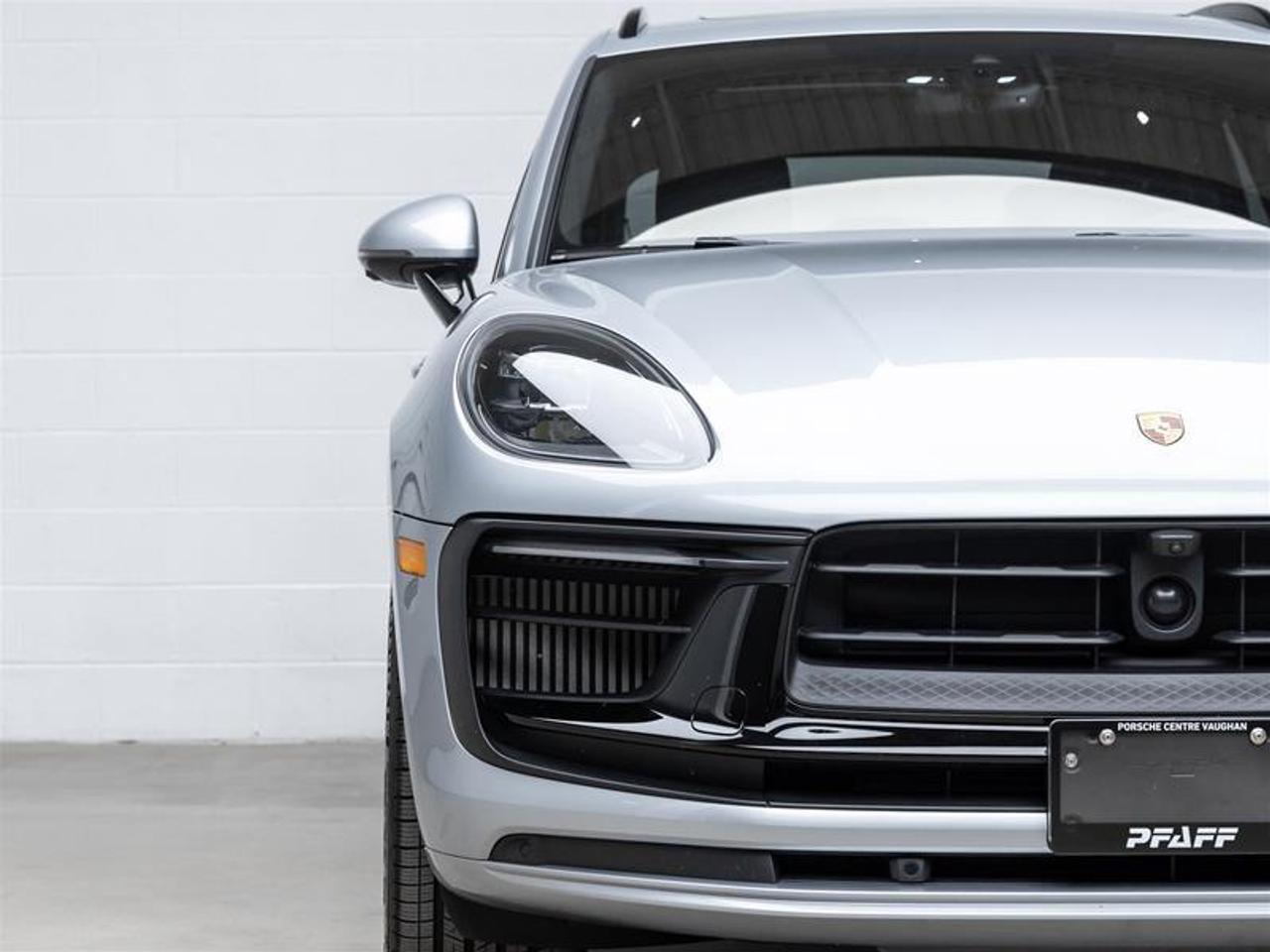 2026 Porsche Macan  Photo