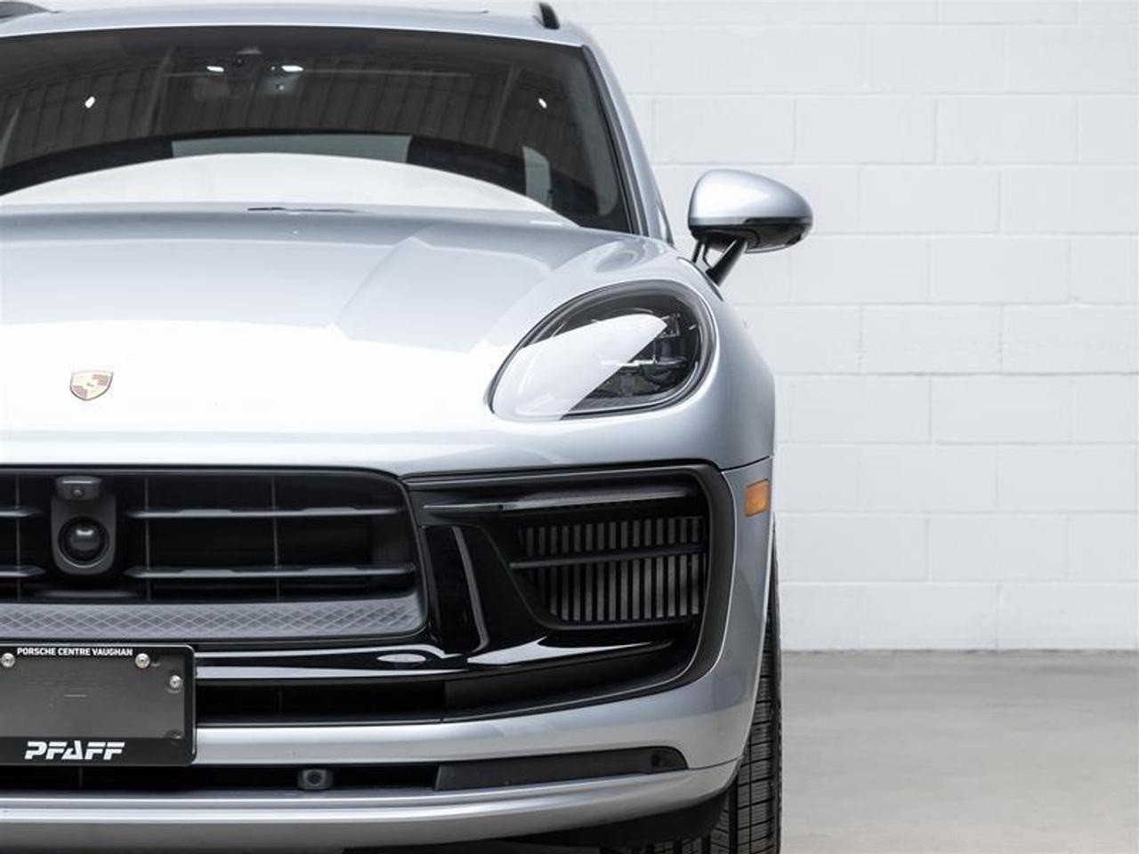 2026 Porsche Macan  Photo3