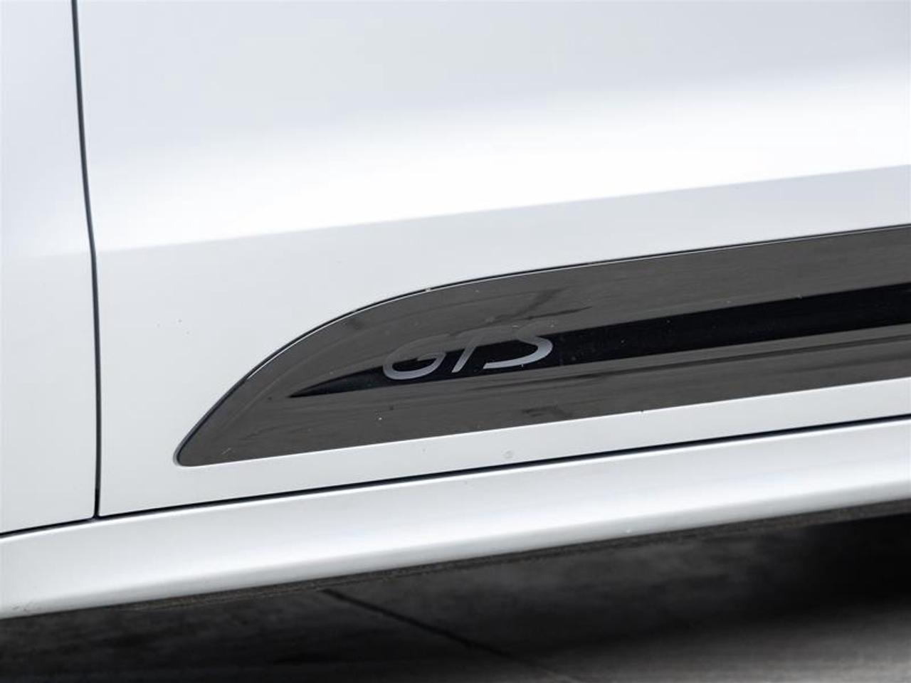 2026 Porsche Macan  Photo