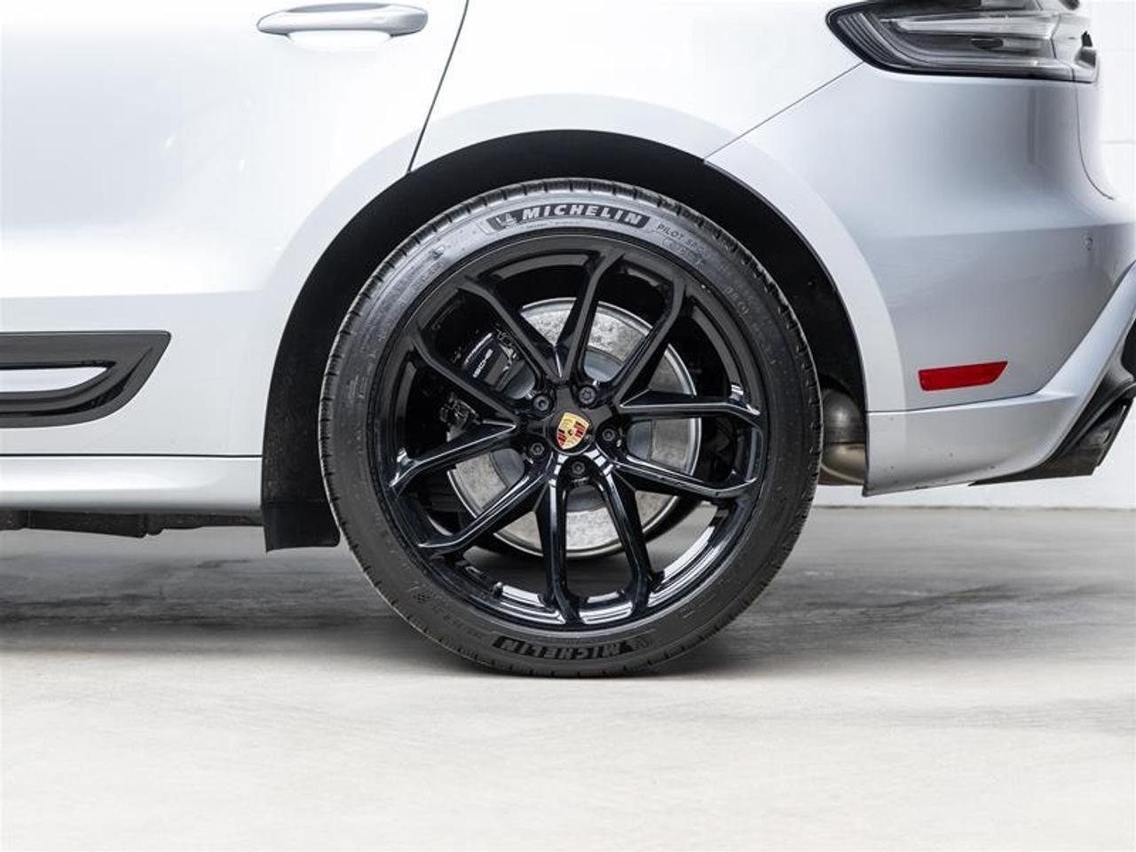 2026 Porsche Macan  Photo