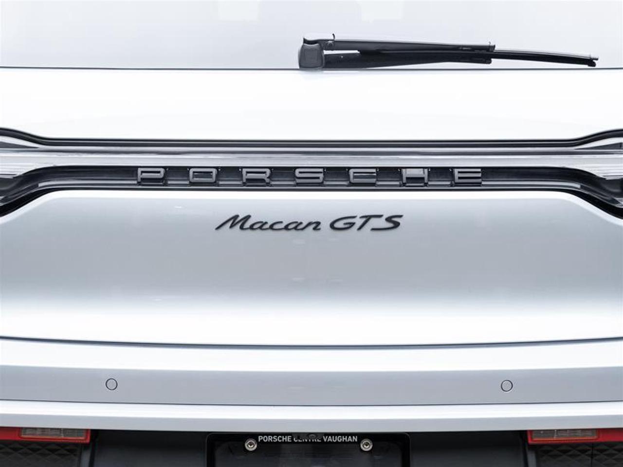 2026 Porsche Macan  Photo