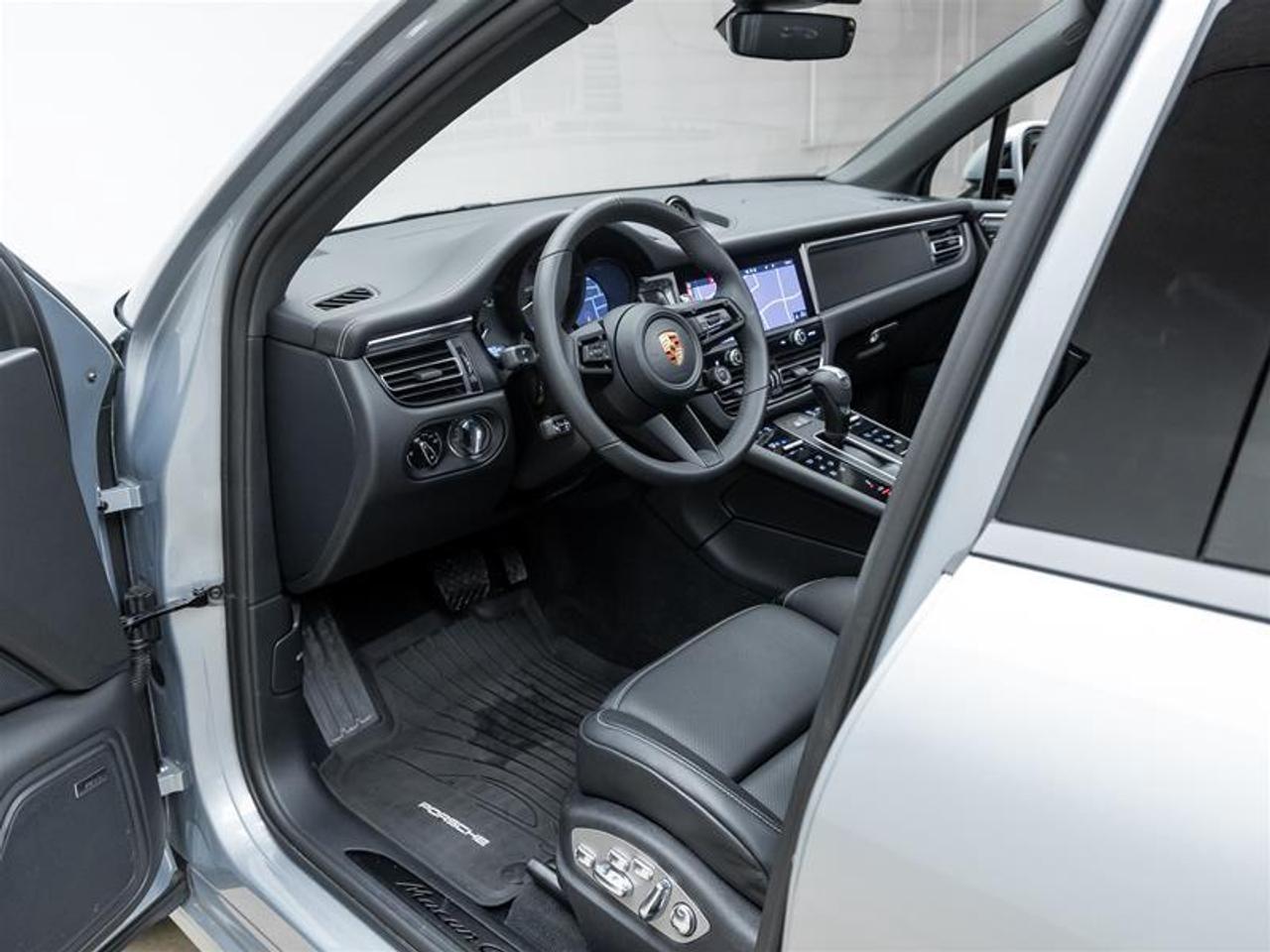 2026 Porsche Macan  Photo