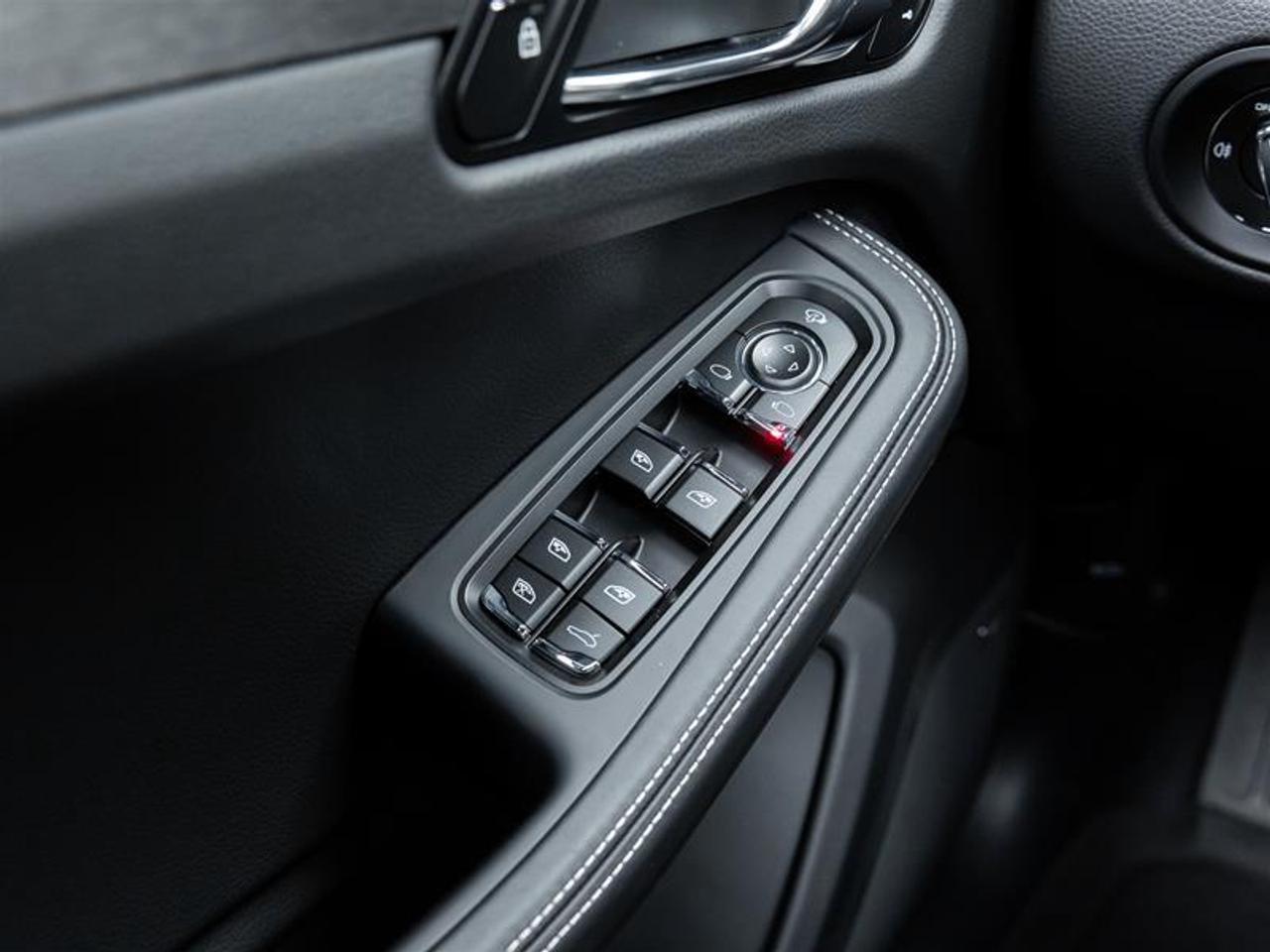 2026 Porsche Macan  Photo