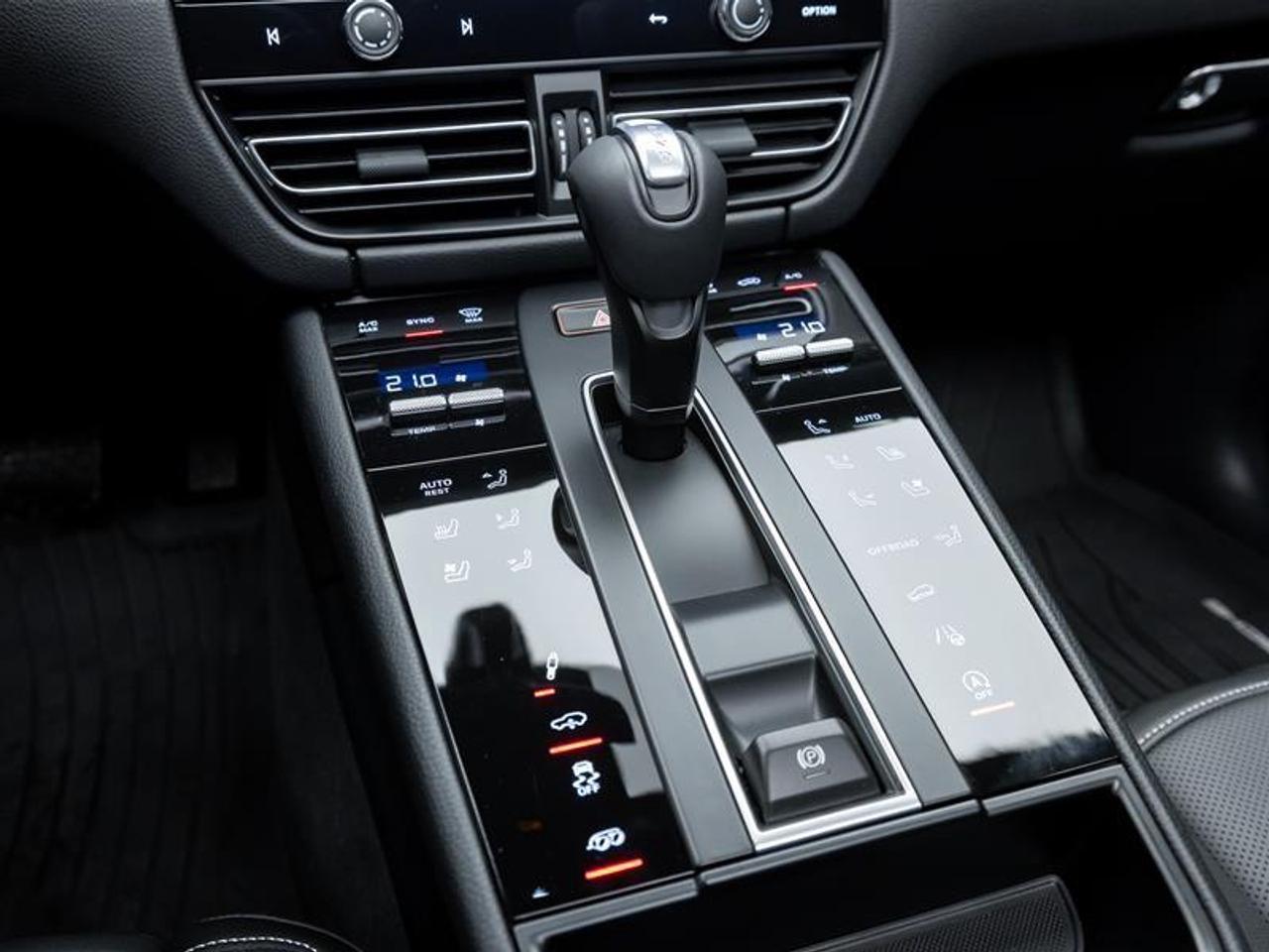 2026 Porsche Macan  Photo