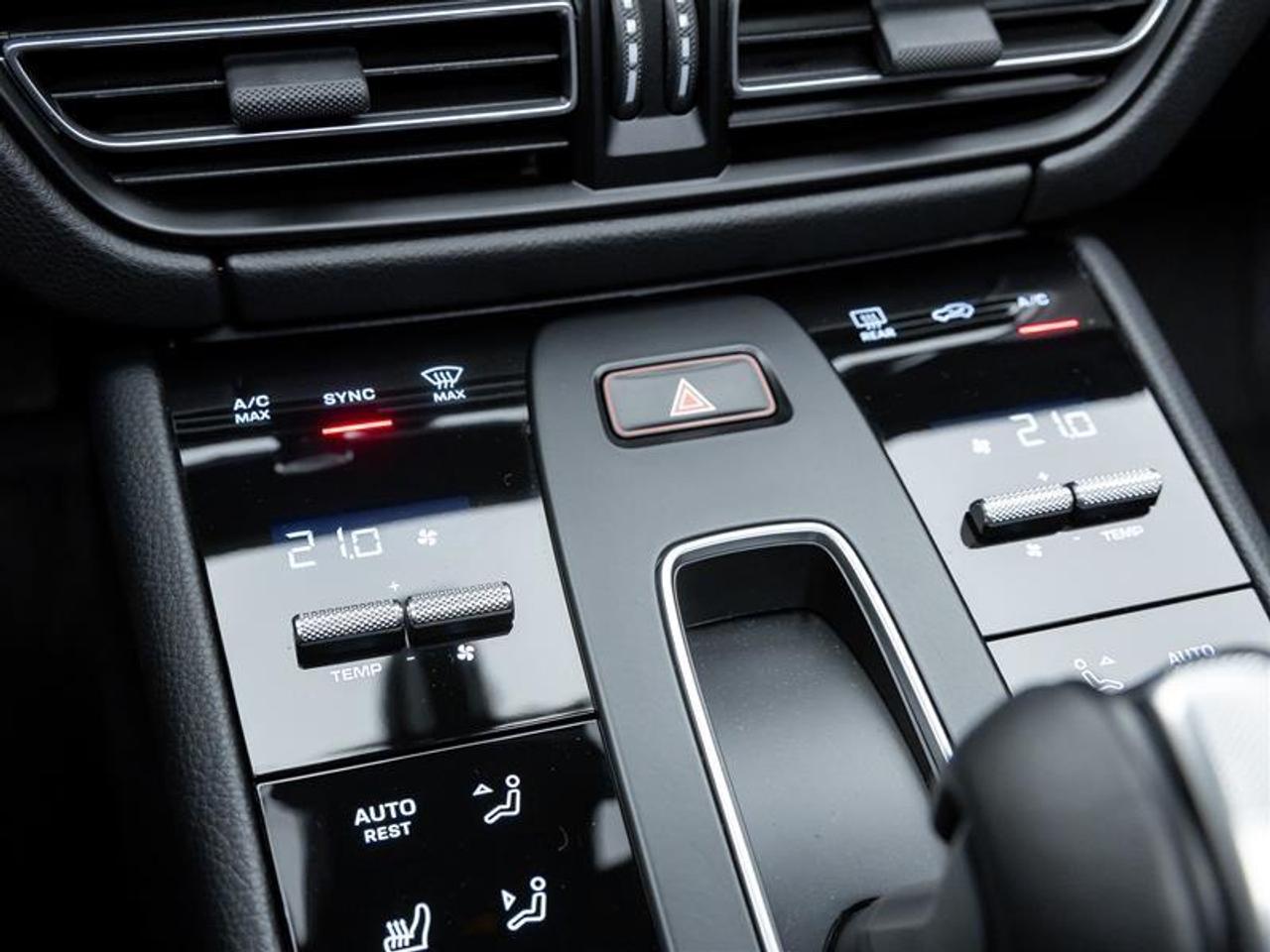 2026 Porsche Macan  Photo