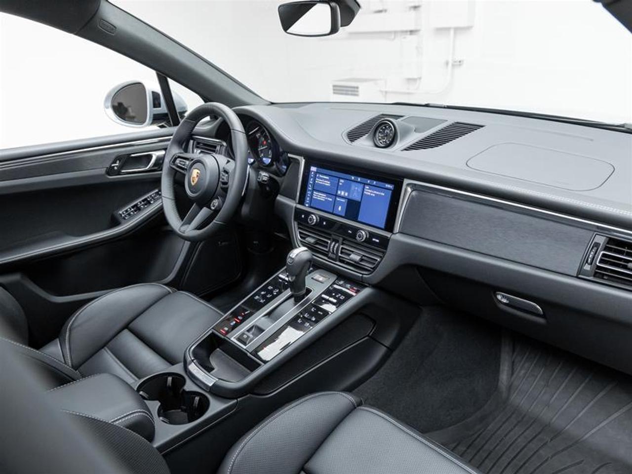 2026 Porsche Macan  Photo