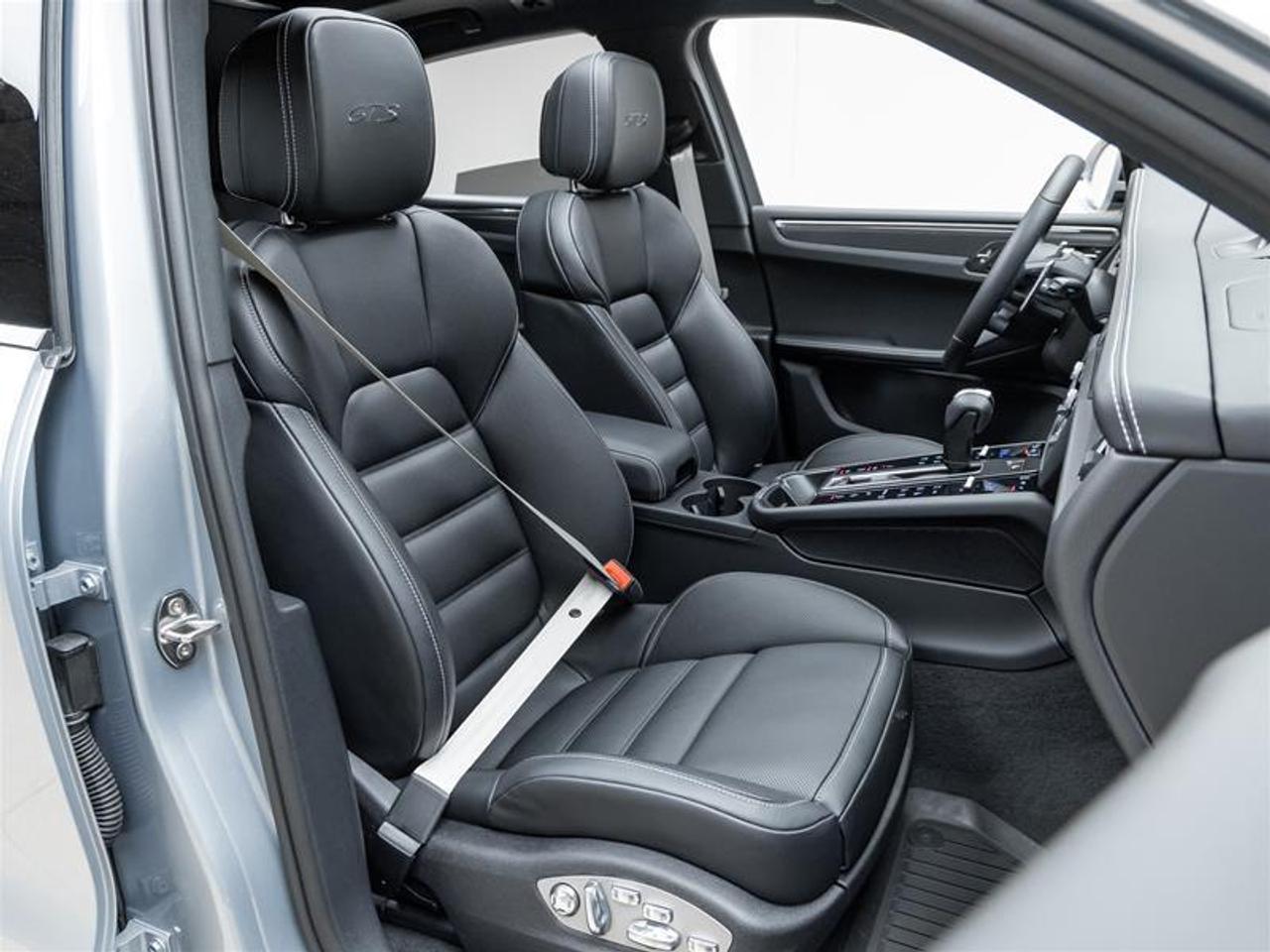 2026 Porsche Macan  Photo