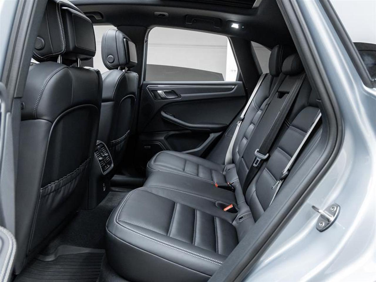 2026 Porsche Macan  Photo