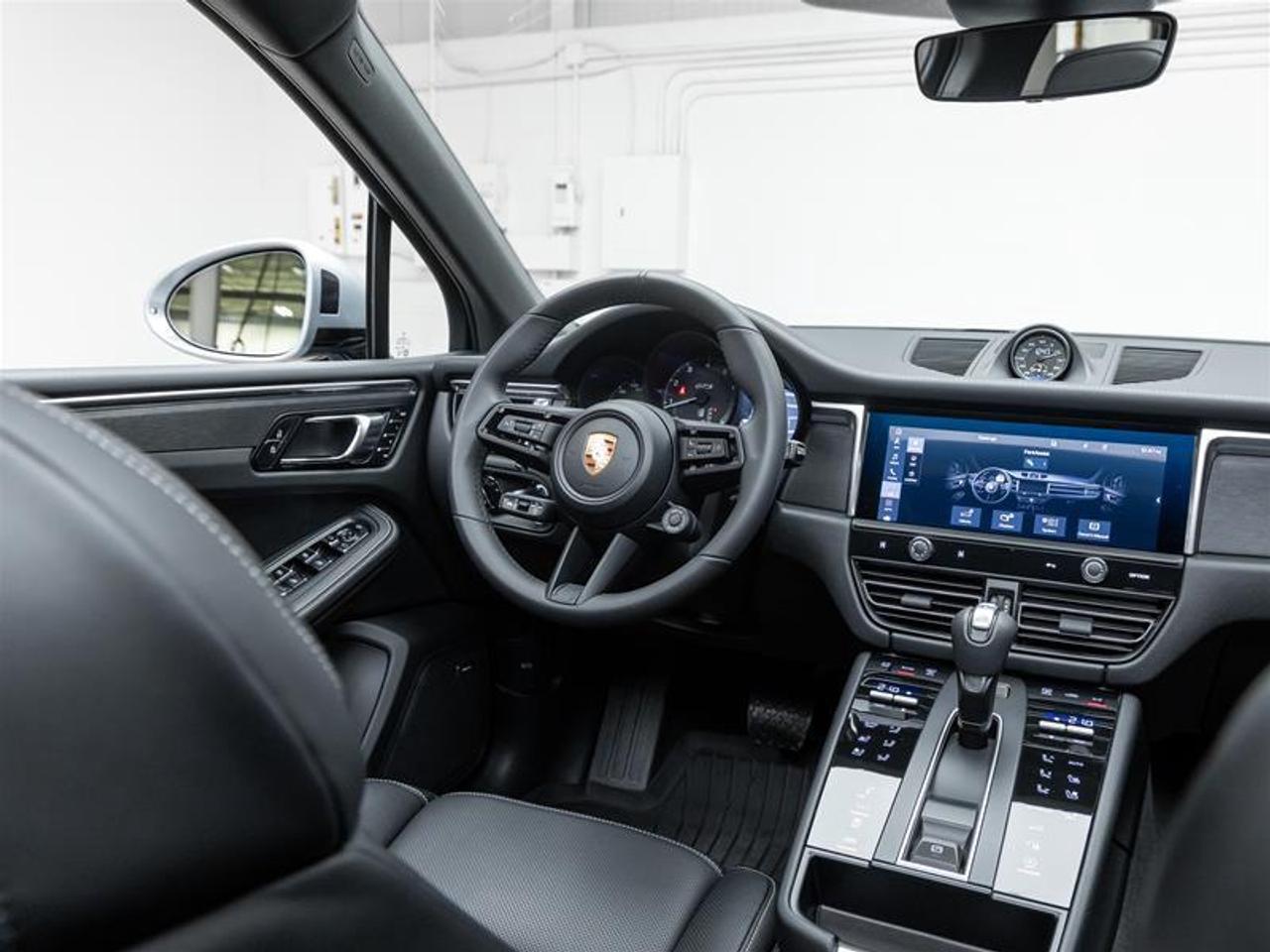 2026 Porsche Macan  Photo