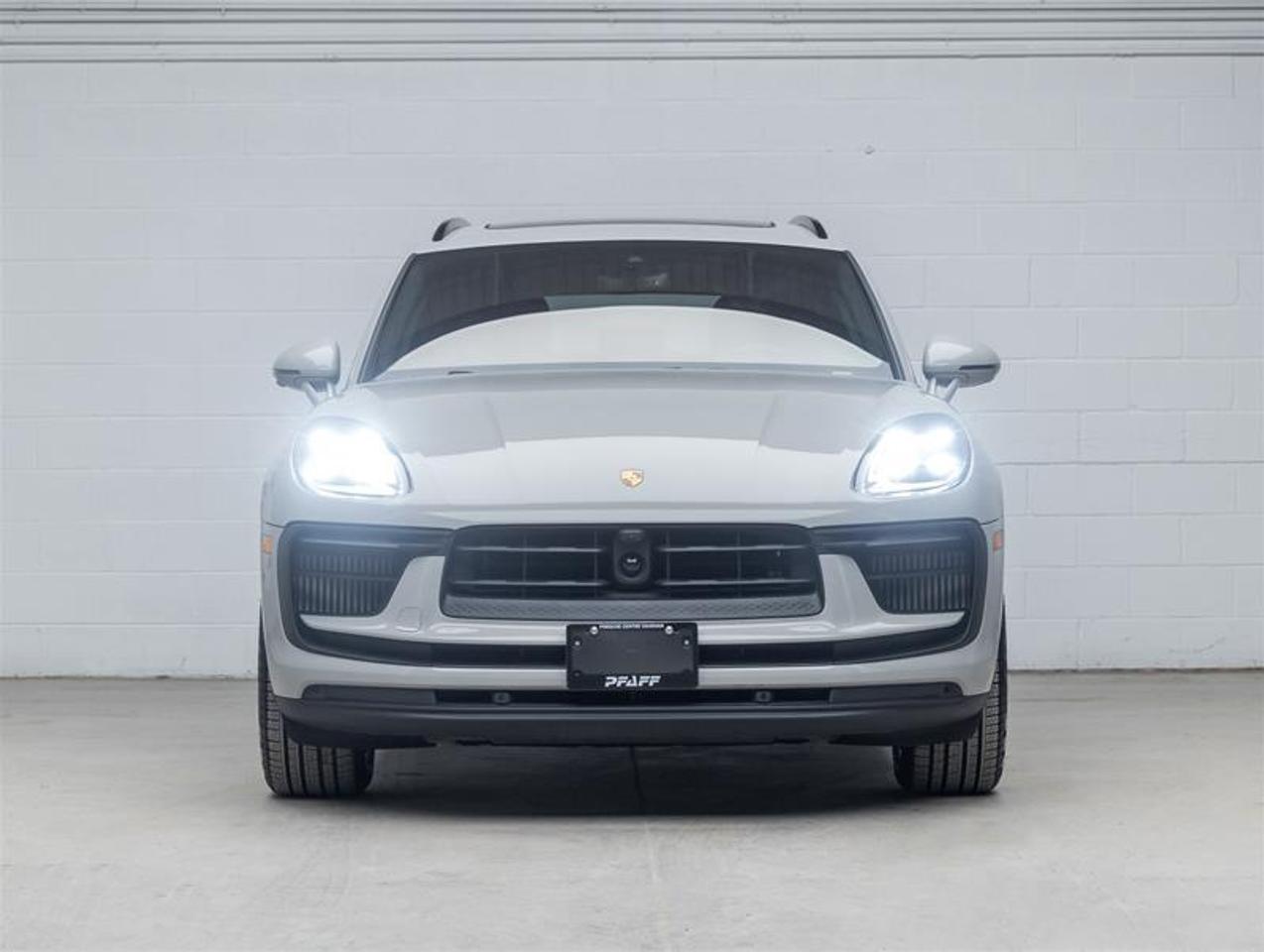 2026 Porsche Macan  Photo