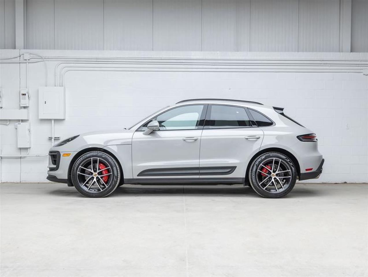2026 Porsche Macan  Photo4