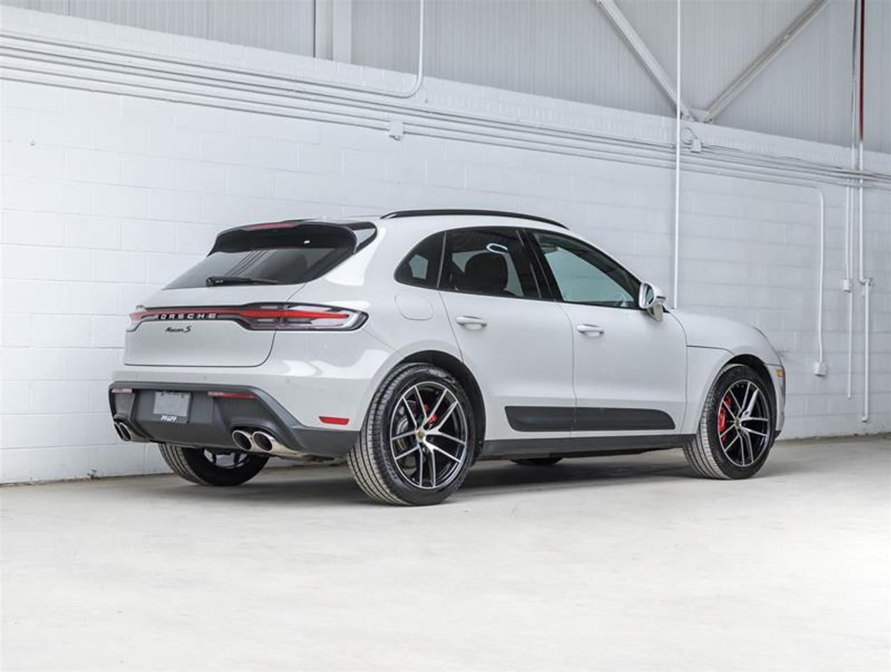 2026 Porsche Macan  Photo