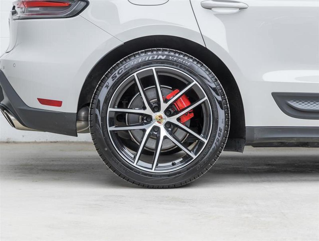 2026 Porsche Macan  Photo
